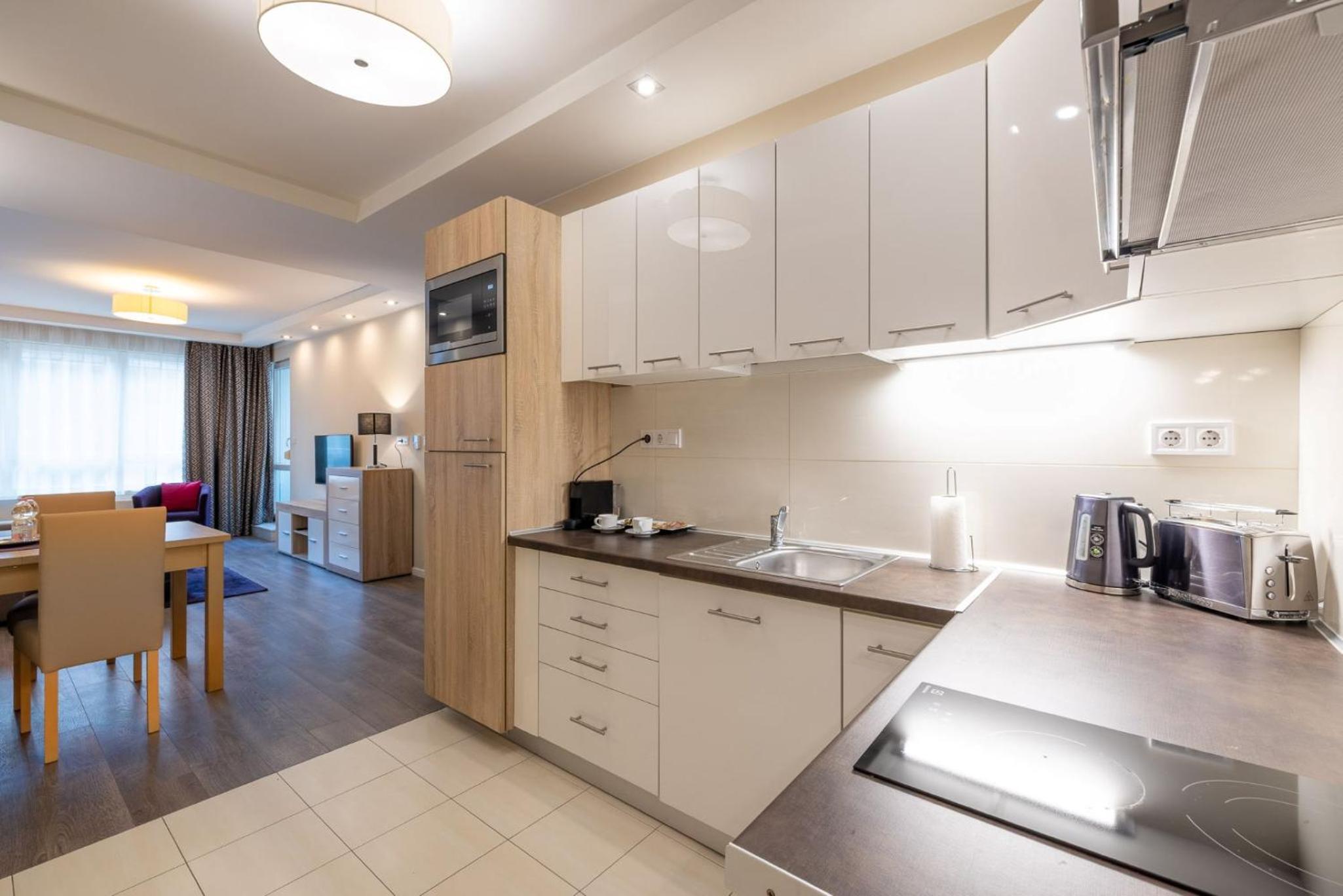 מלון סילבר קראון בודפשט — Two-Bedroom Apartment with Terrace with Kosher Breakfast