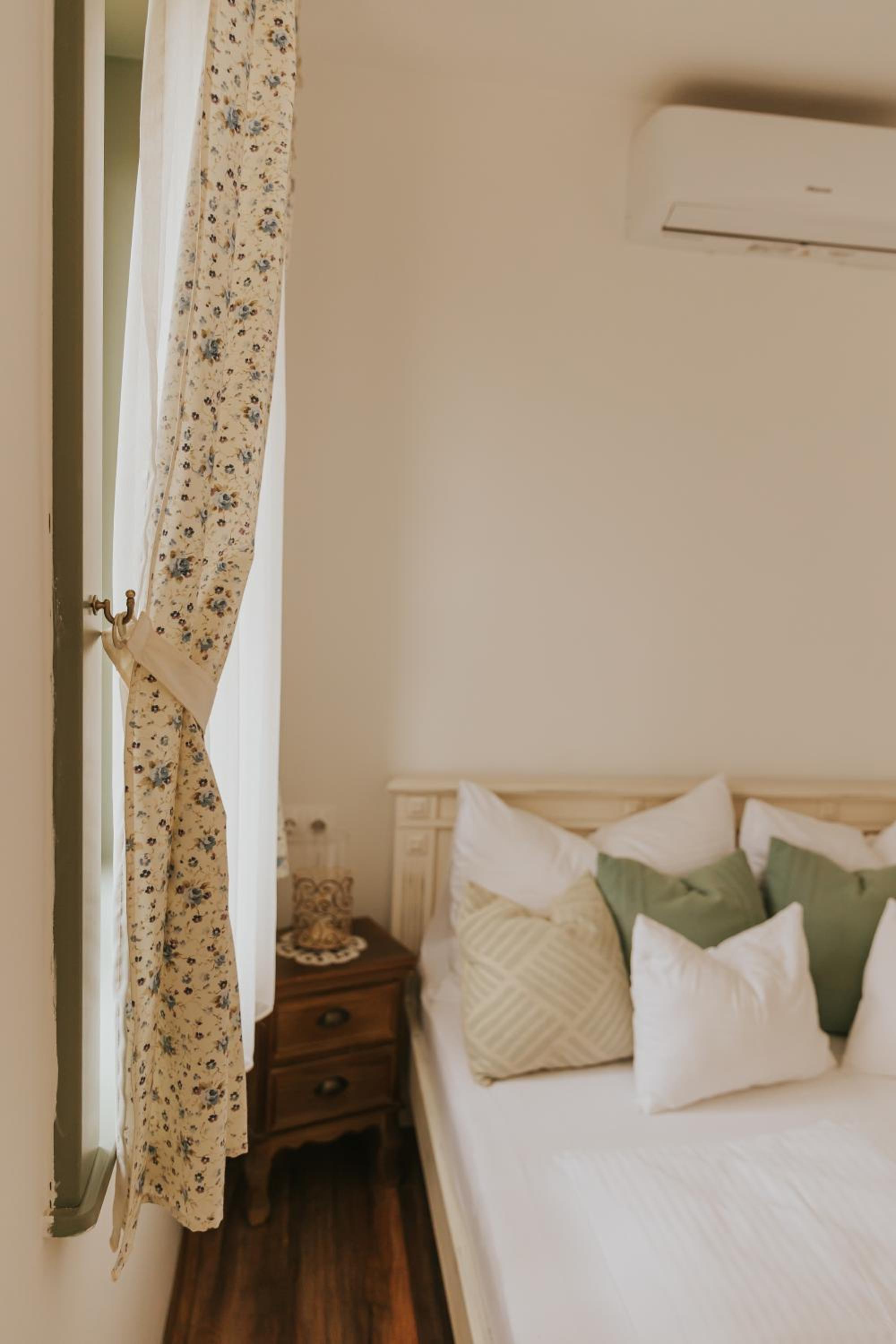 One-Bedroom Apartment with Garden View - Photo 3