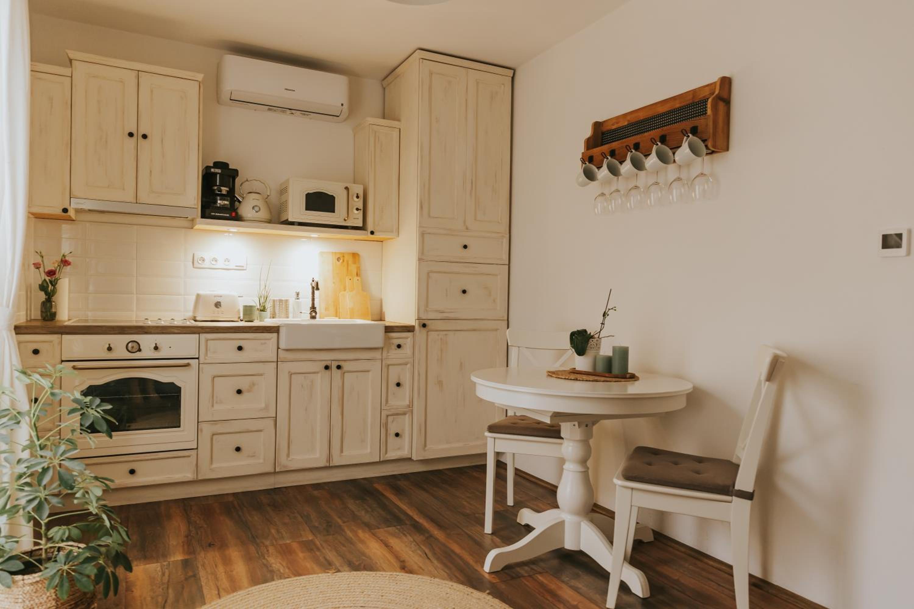 One-Bedroom Apartment with Garden View - Photo 8
