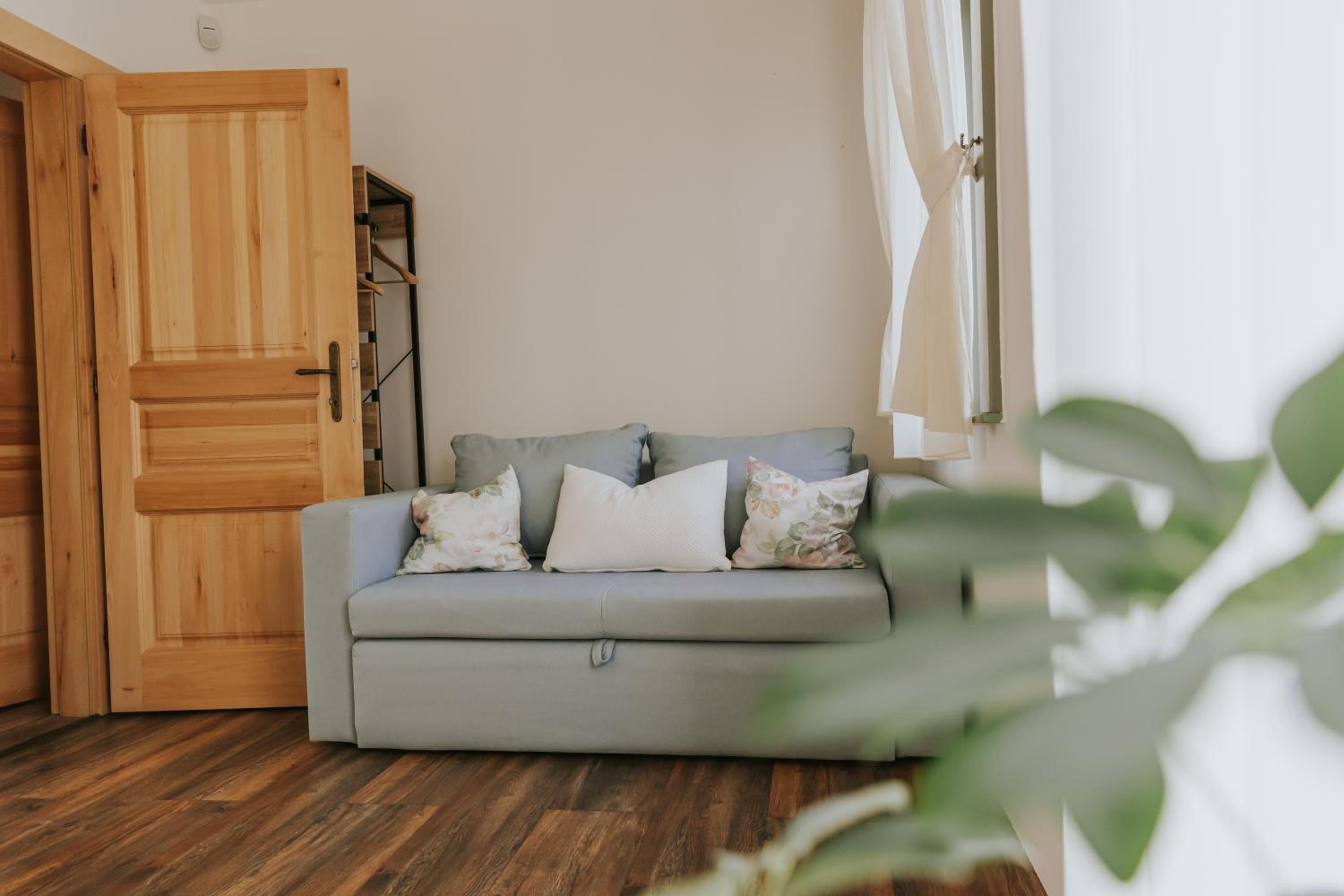 One-Bedroom Apartment with Garden View - Photo 11