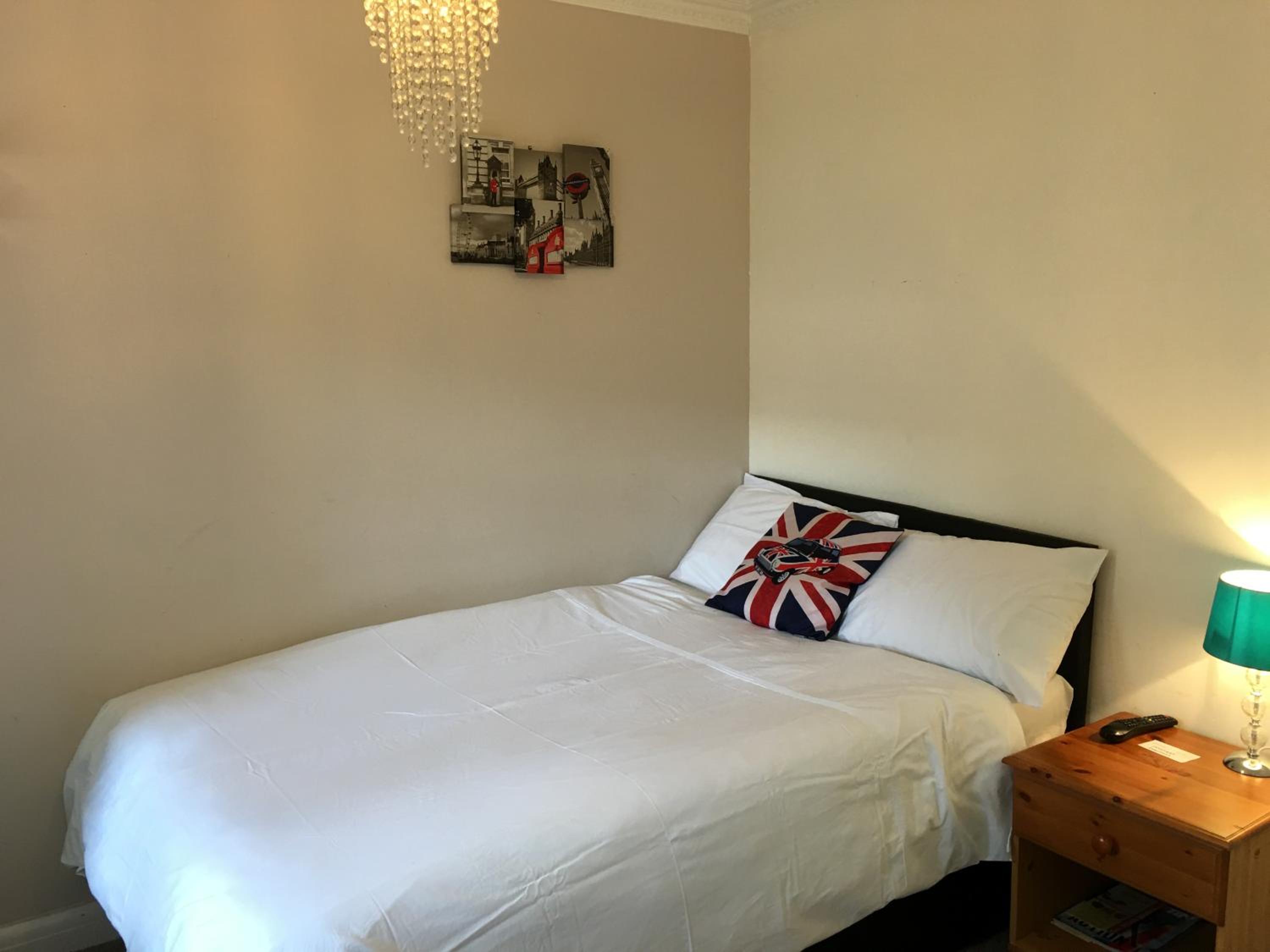 Budget Double Room - Photo 5