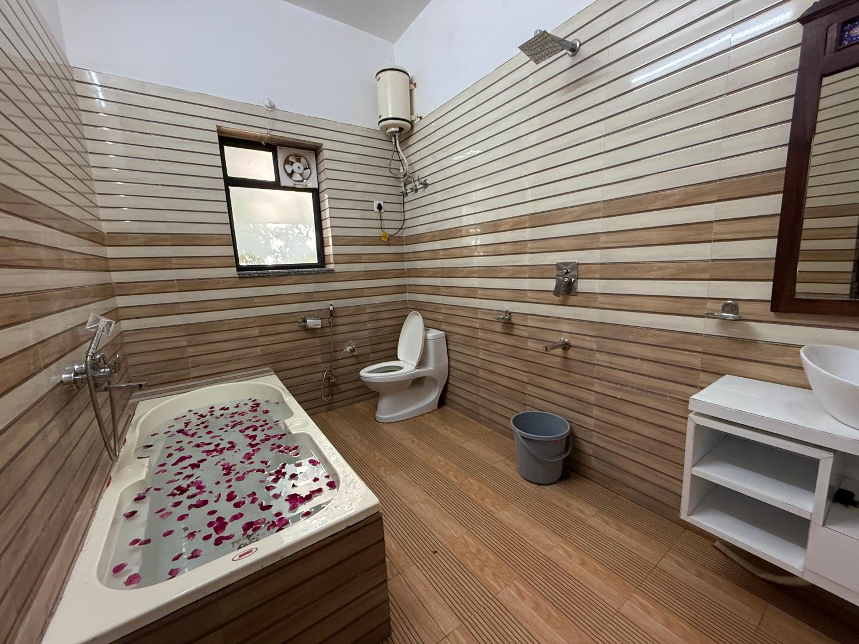 Deluxe One-Bedroom Apartment with Garden View - Photo 30