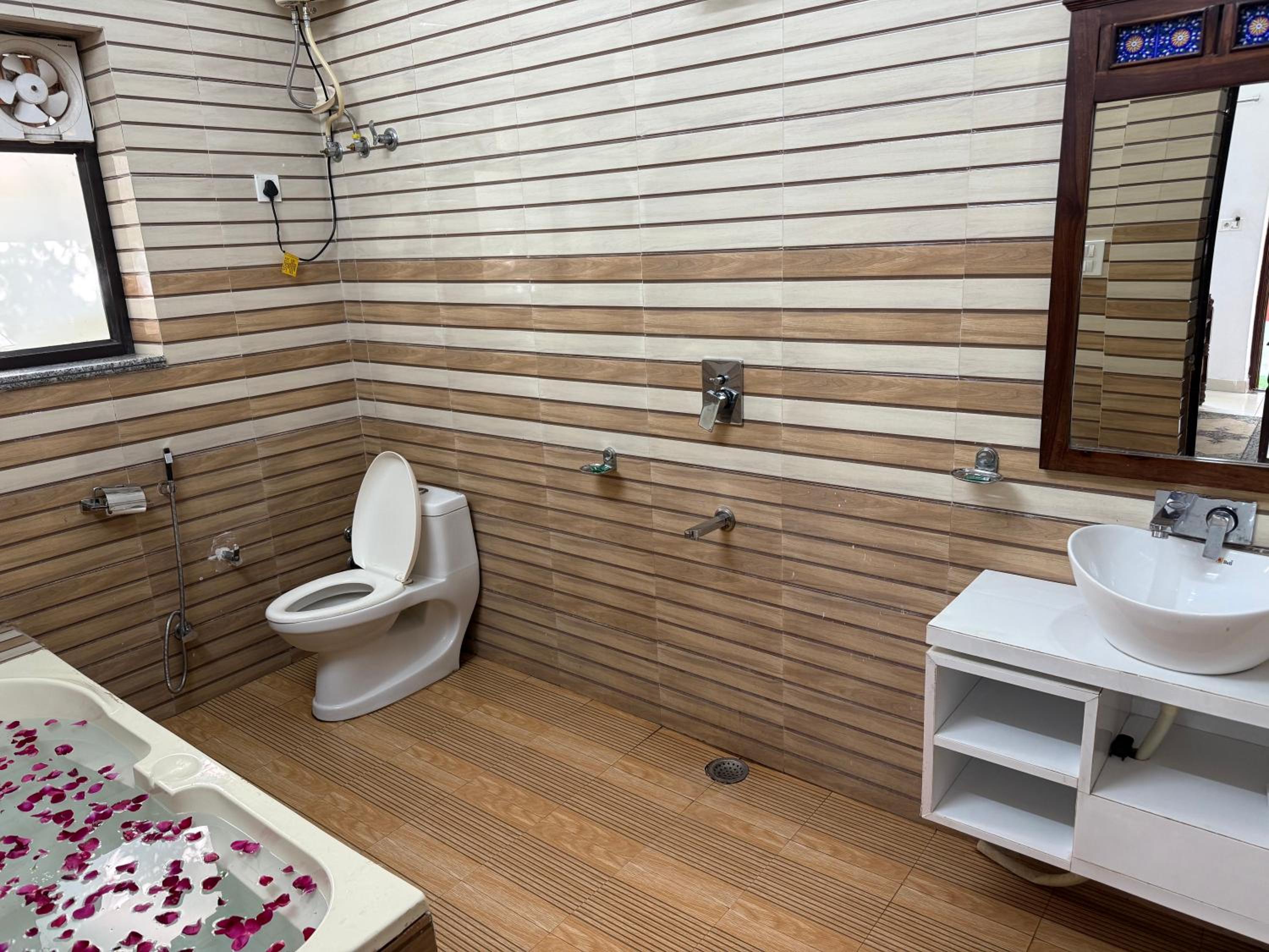 Deluxe One-Bedroom Apartment with Garden View - Photo 29