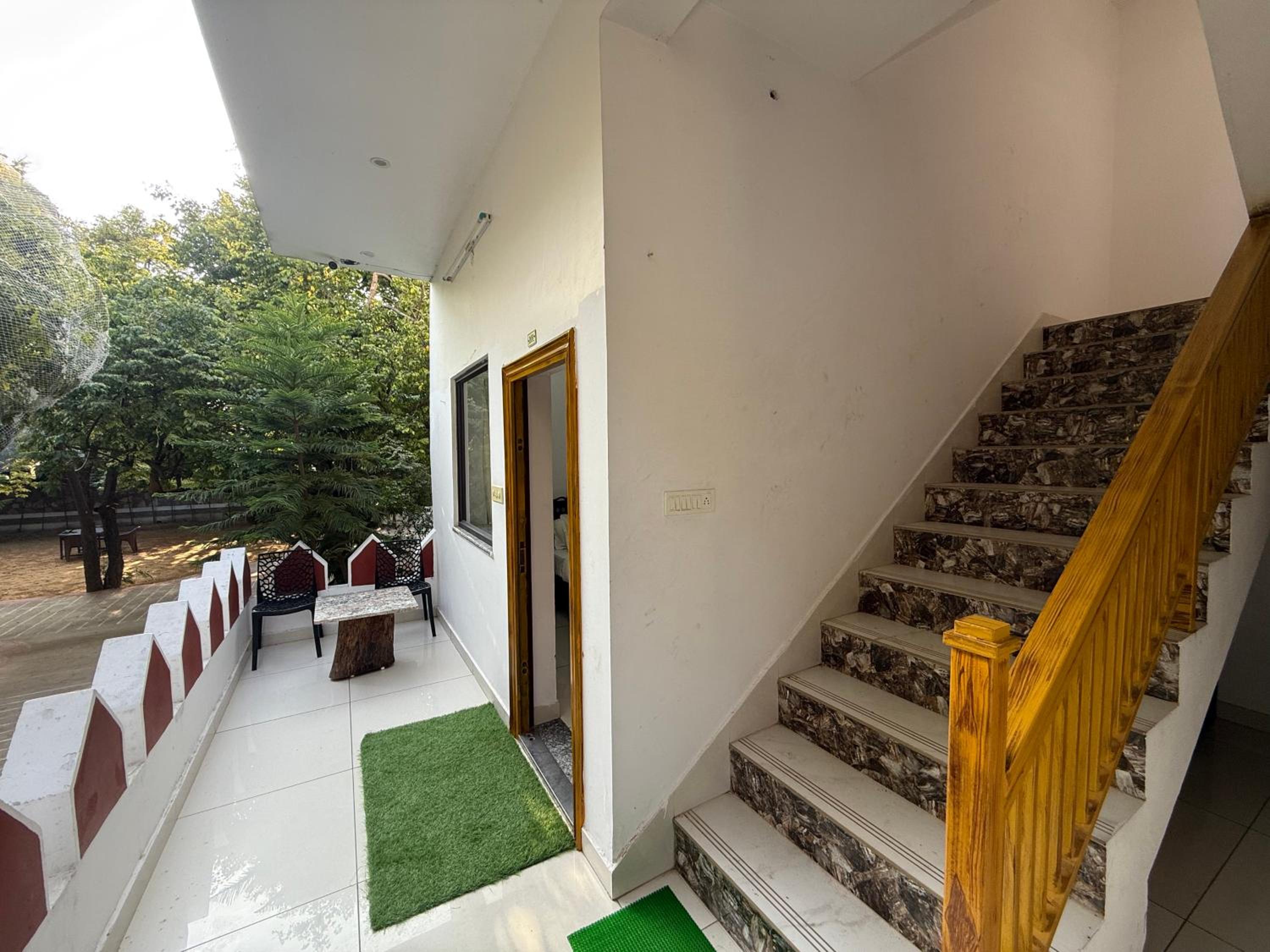 Deluxe One-Bedroom Apartment with Garden View - Photo 21