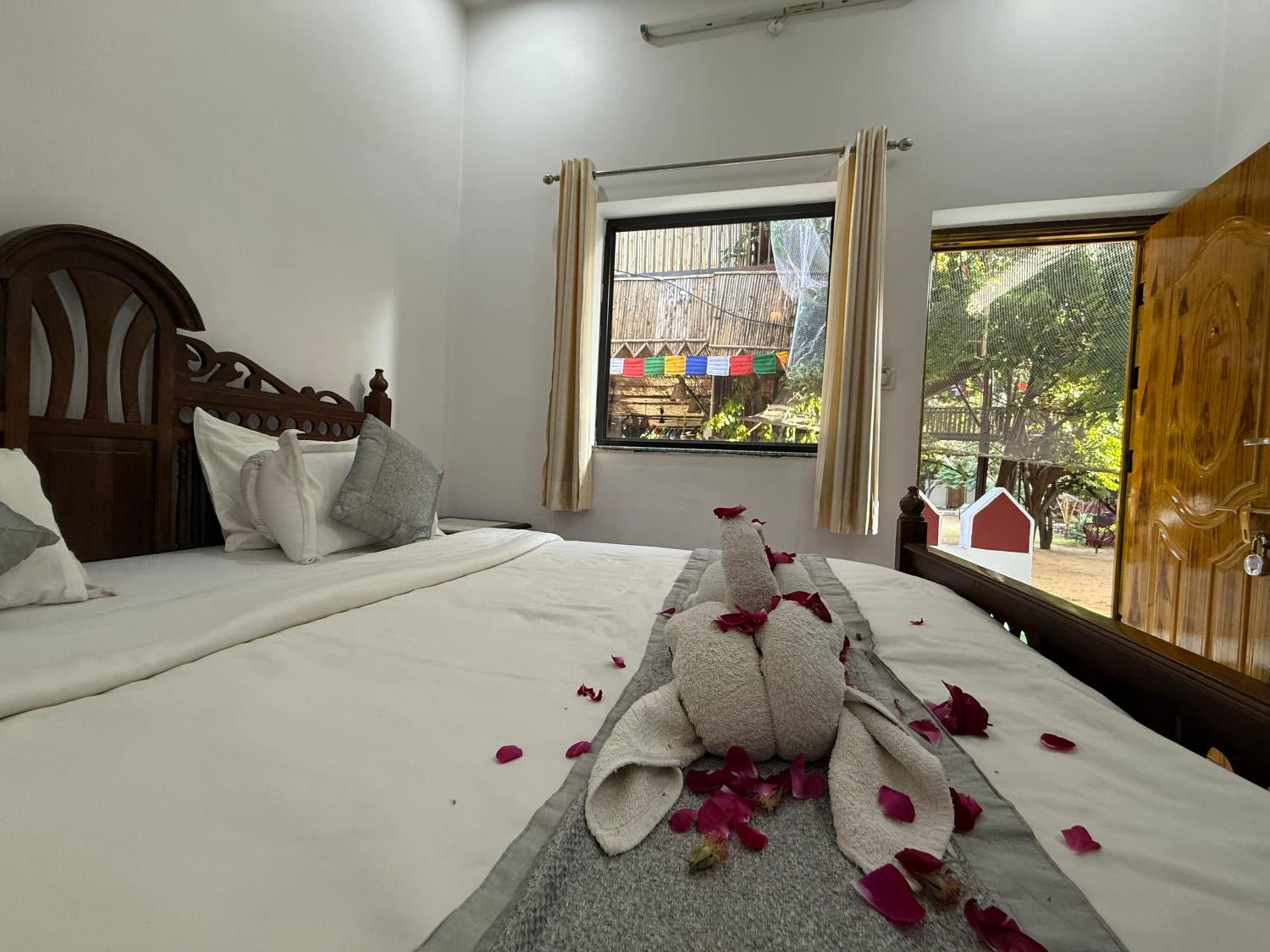 Deluxe One-Bedroom Apartment with Garden View - Photo 16