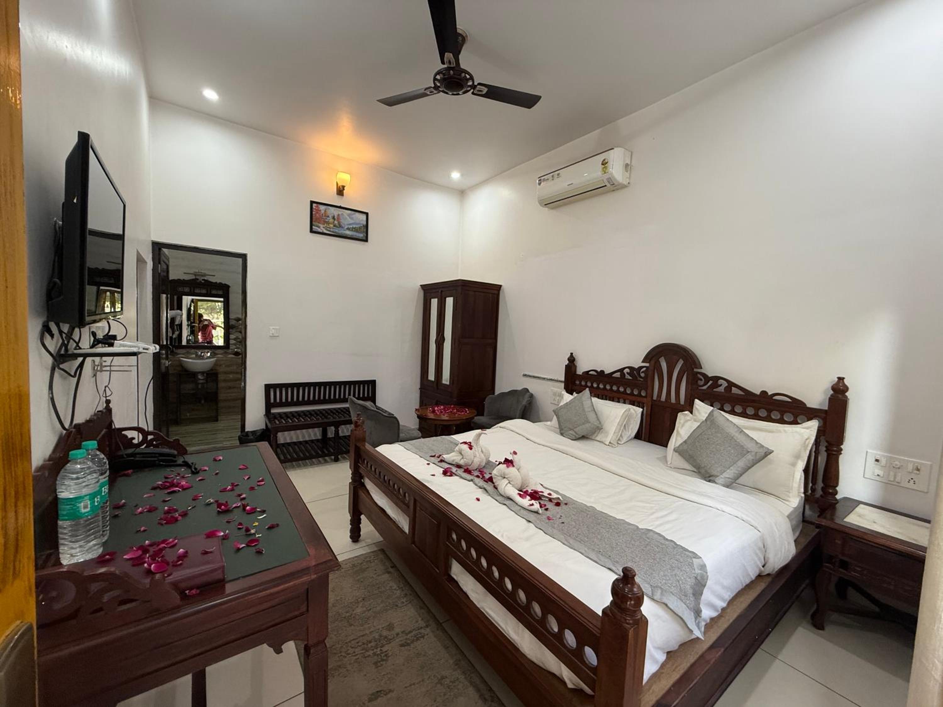 Deluxe One-Bedroom Apartment with Garden View - Photo 13