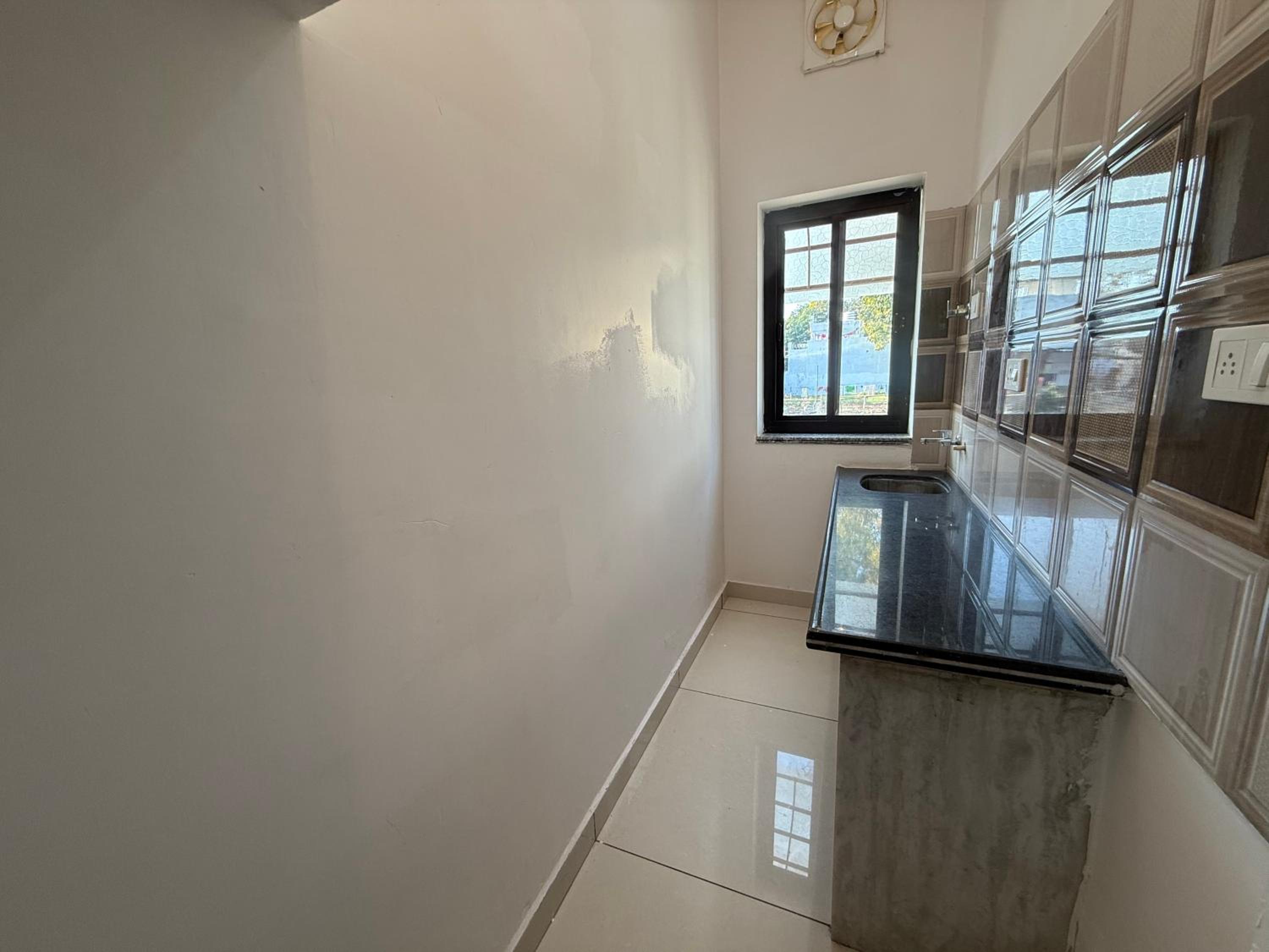 Deluxe One-Bedroom Apartment with Garden View - Photo 12