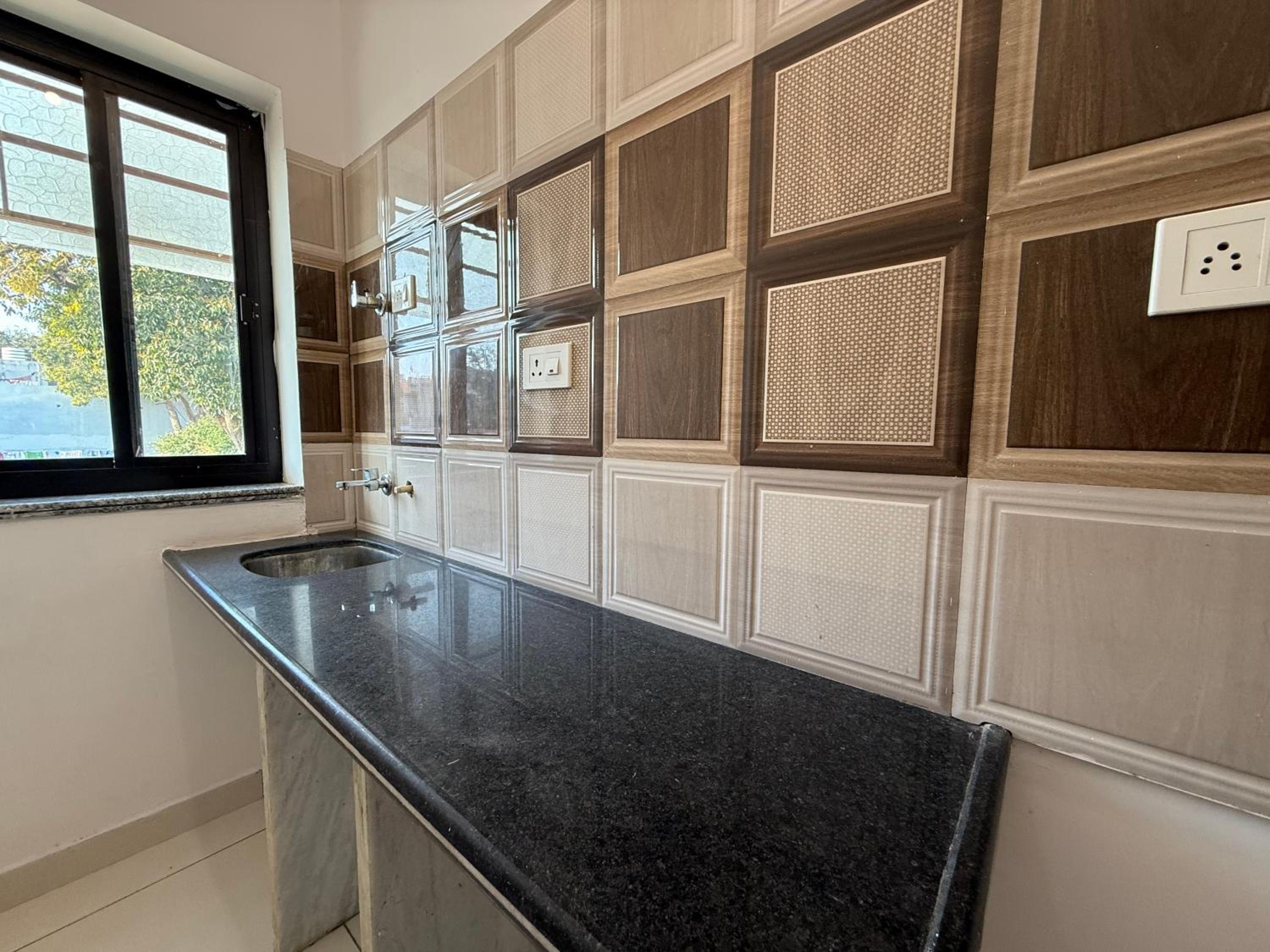 Deluxe One-Bedroom Apartment with Garden View - Photo 11