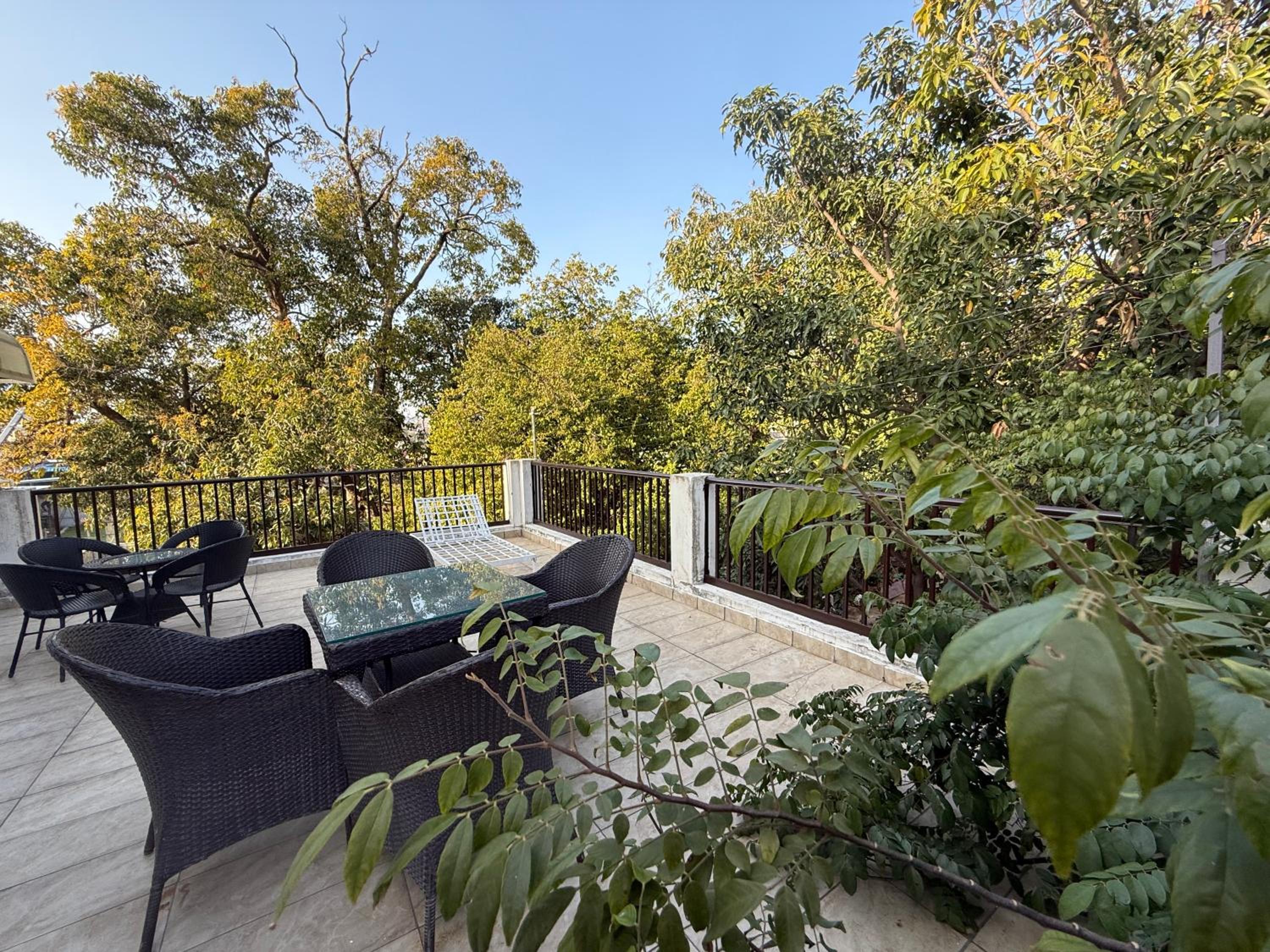 Deluxe One-Bedroom Apartment with Garden View - Photo 9