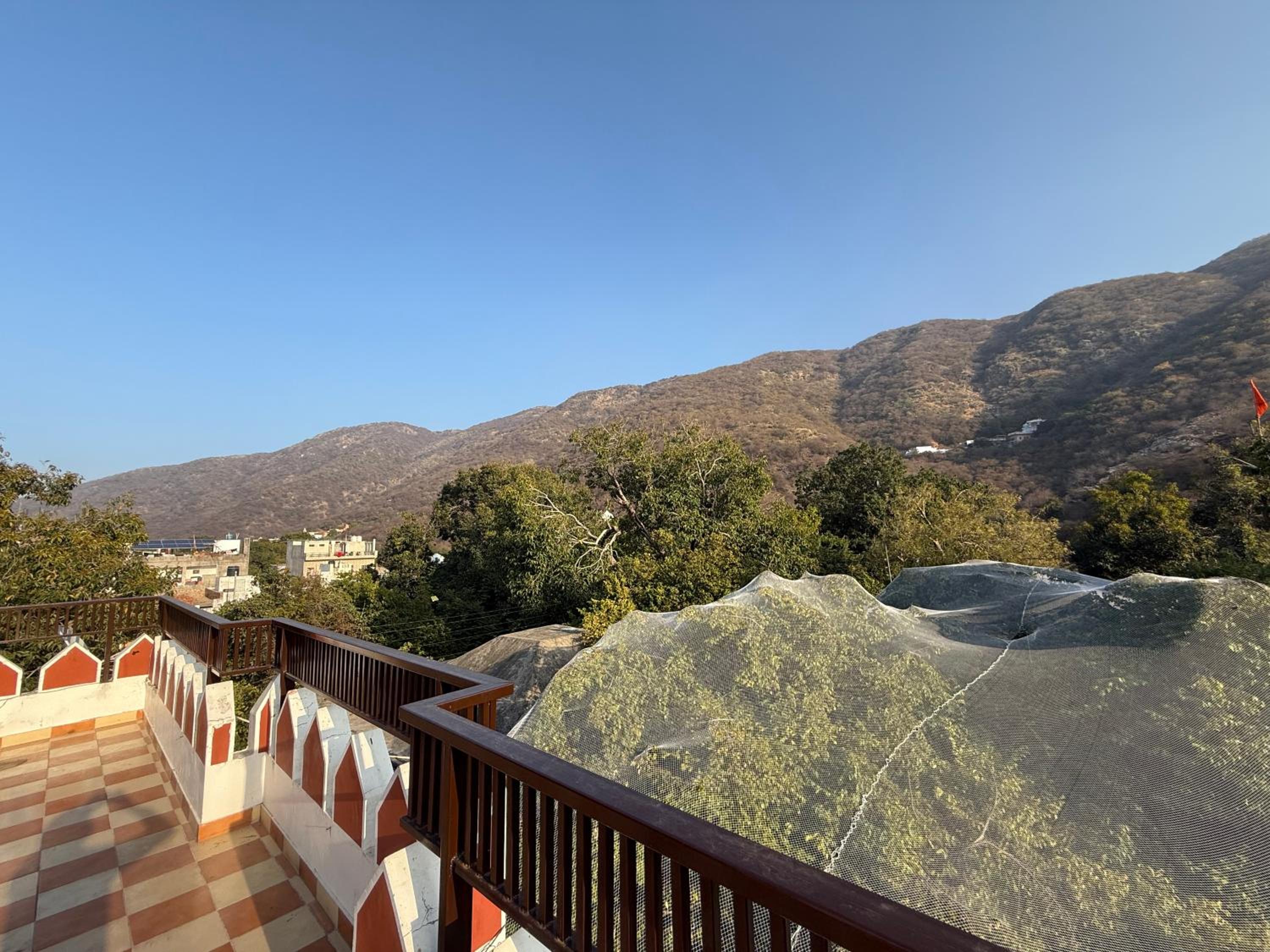 Deluxe One-Bedroom Apartment with Garden View - Photo 7