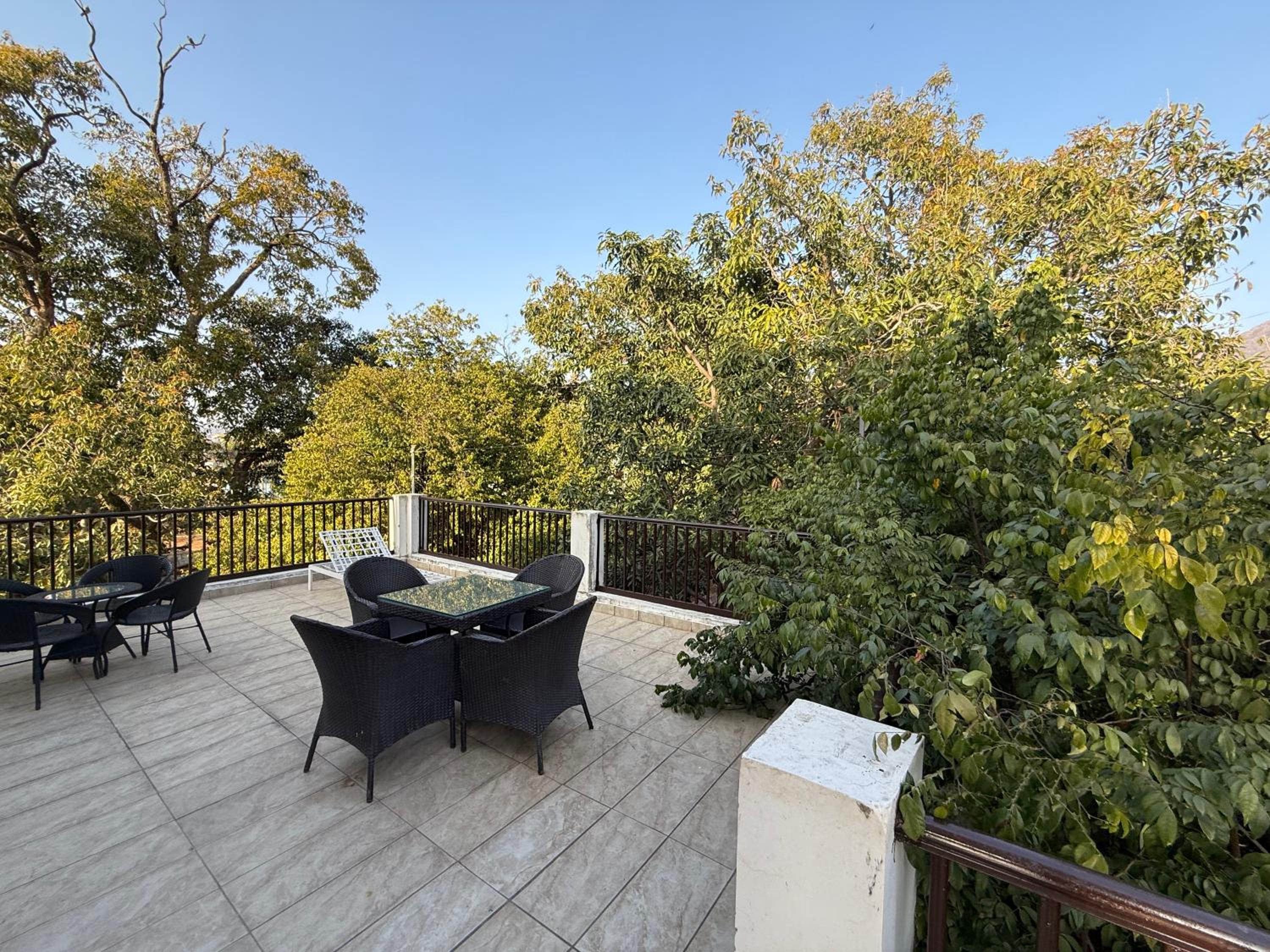 Deluxe One-Bedroom Apartment with Garden View - Photo 4