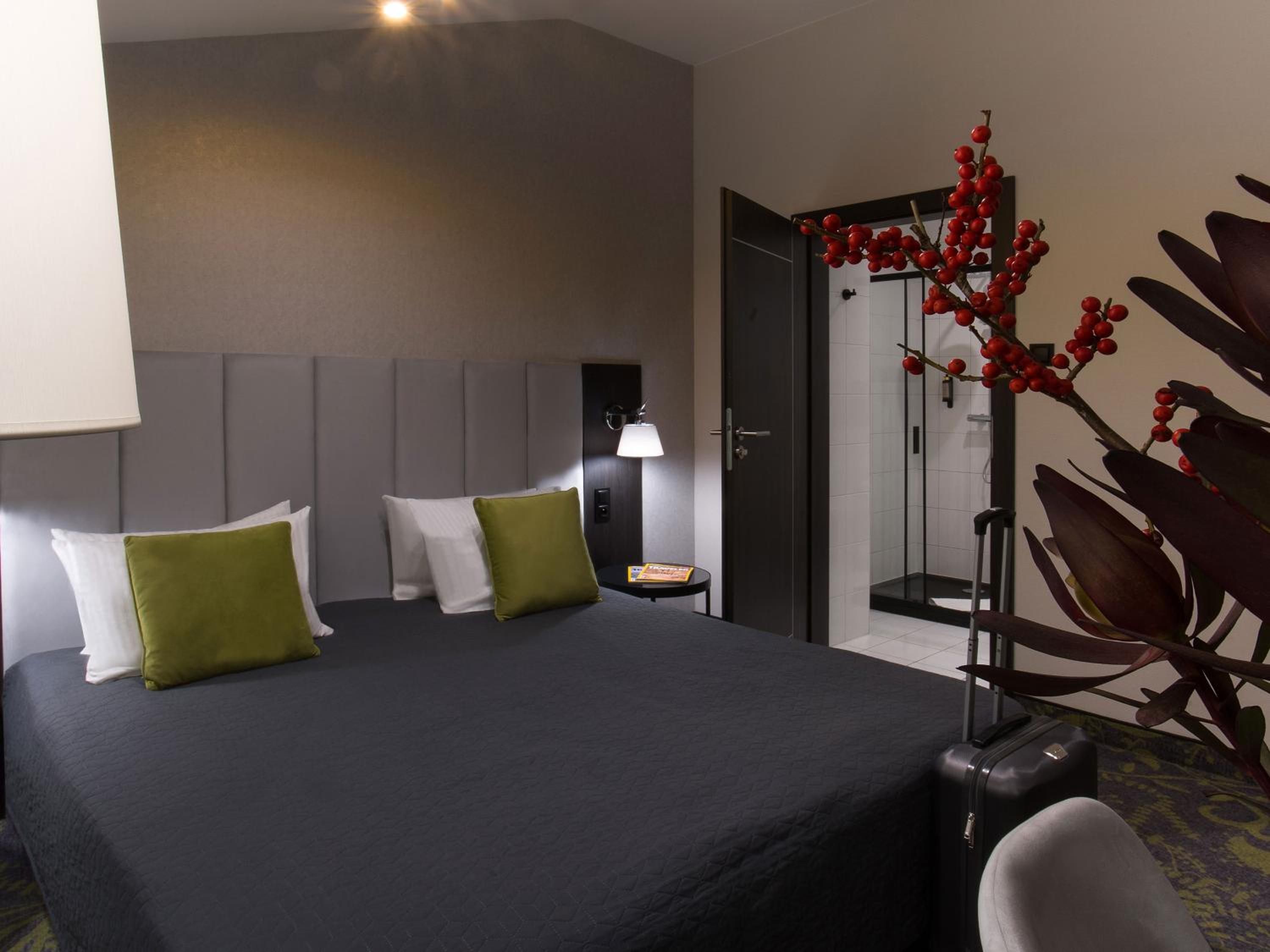 Standard Double or Twin Room - Photo 5