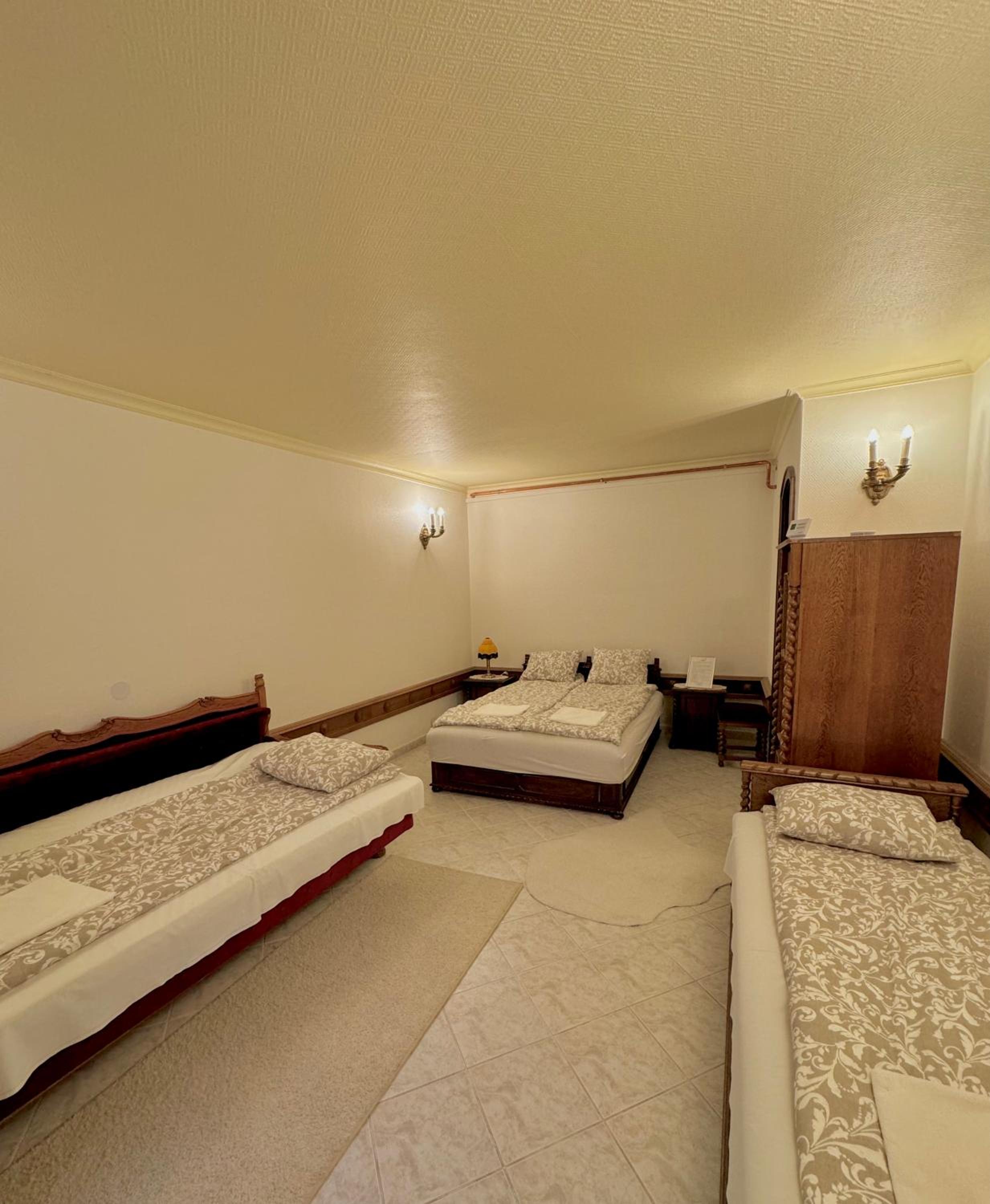 Triple Room with Private Bathroom photo 1