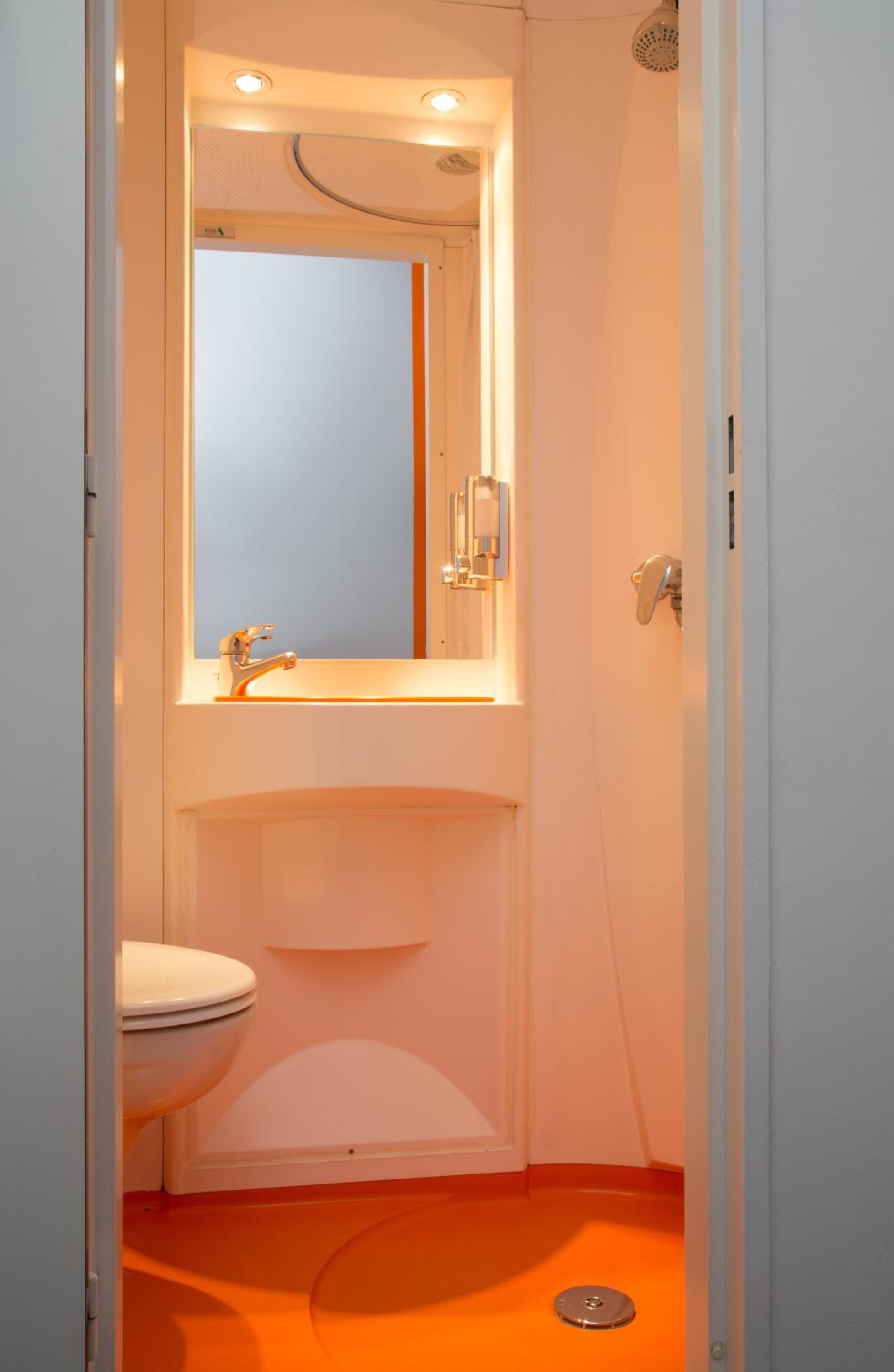  Economy Double Room without Window photo 2