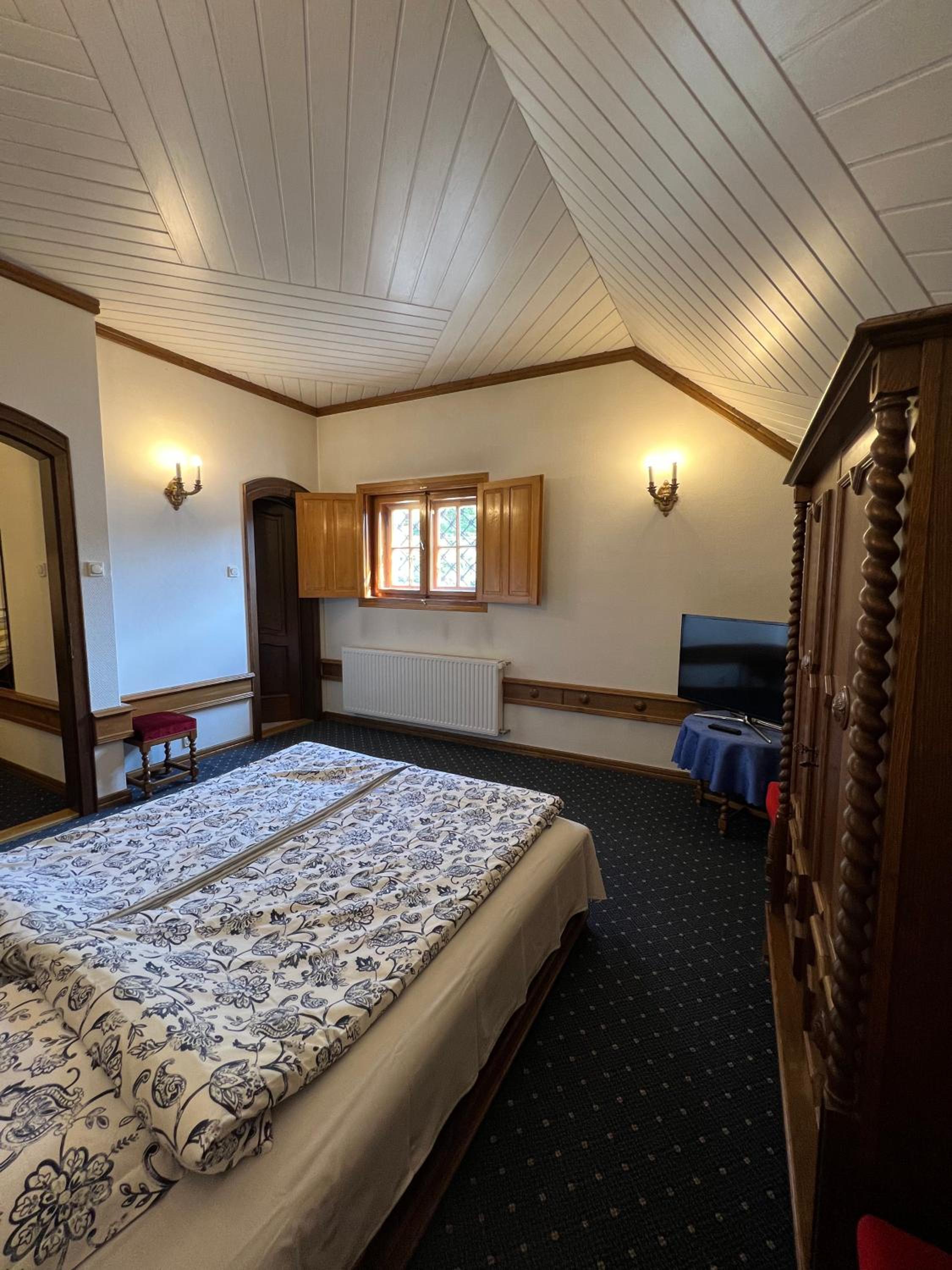 Double Room with Private Bathroom photo 2