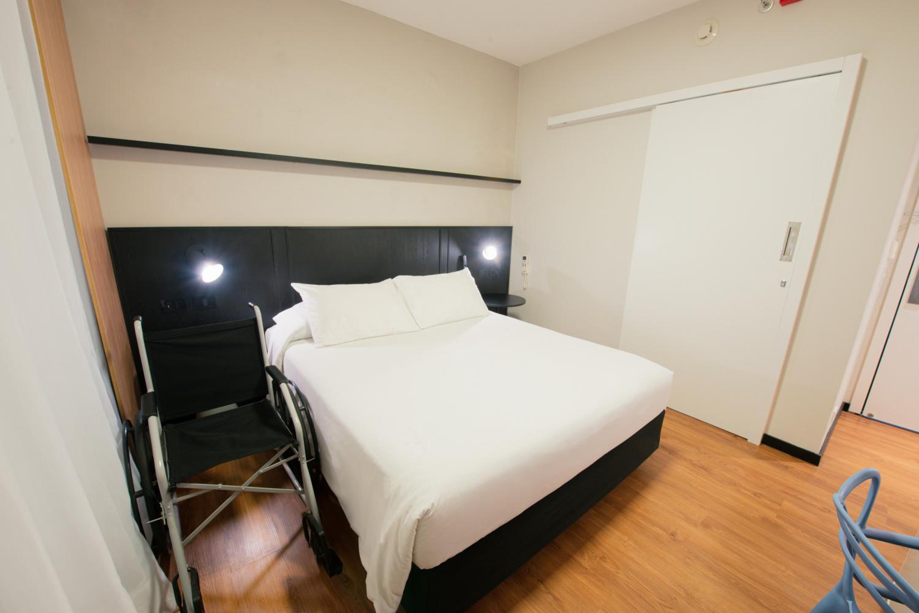 Adapted Standard Double Room - Photo 7