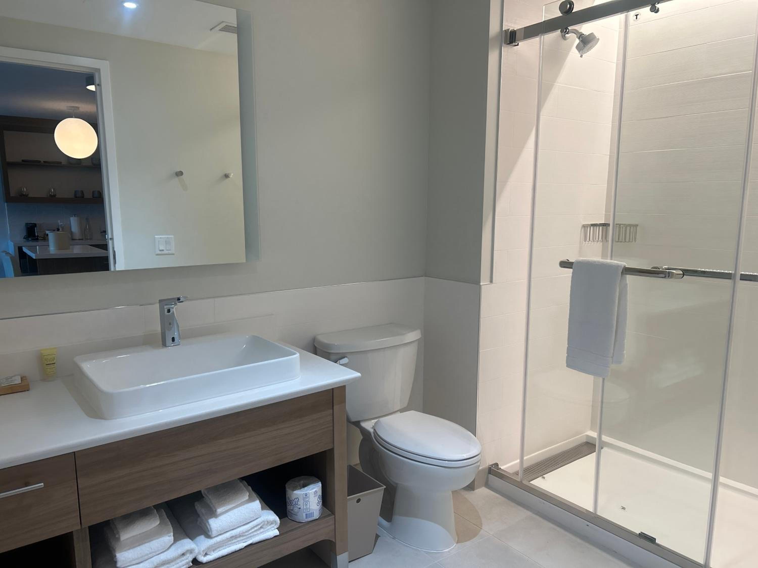 One-Bedroom King Suite with Sofa Bed  - Photo 2