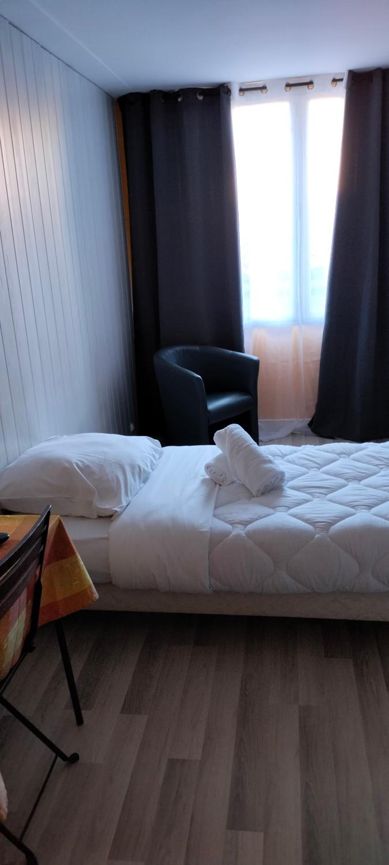 Single Room with Shared Shower and Toilet photo 1