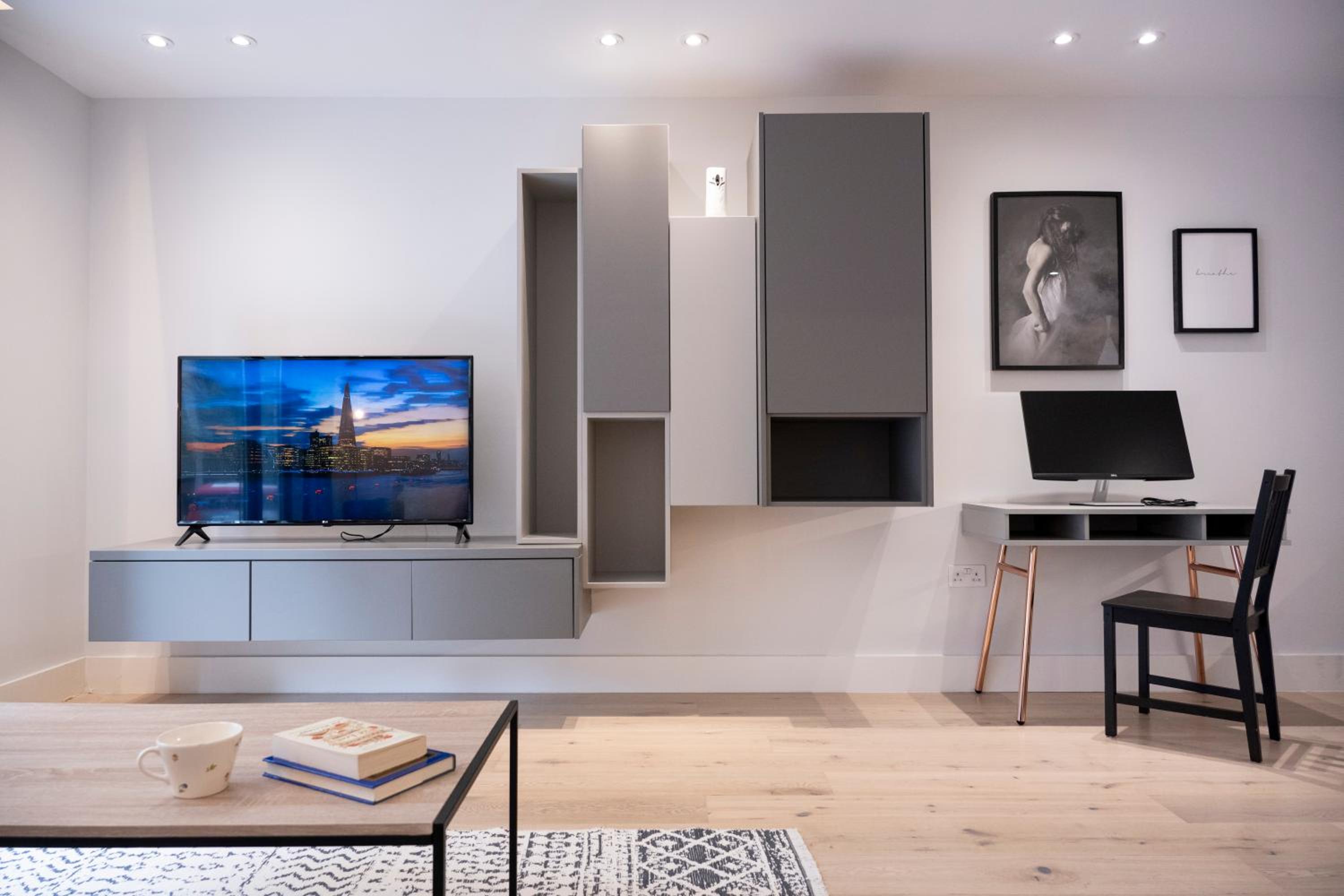 One-Bedroom Apartment - Non-Smoking photo 1