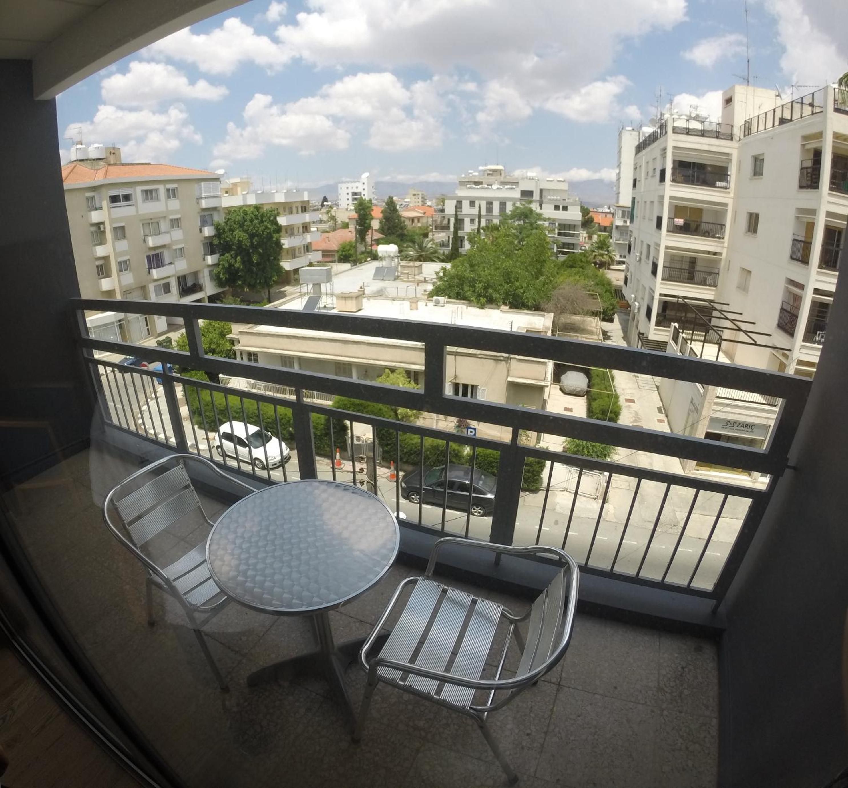 Double Room with Balcony - Photo 2