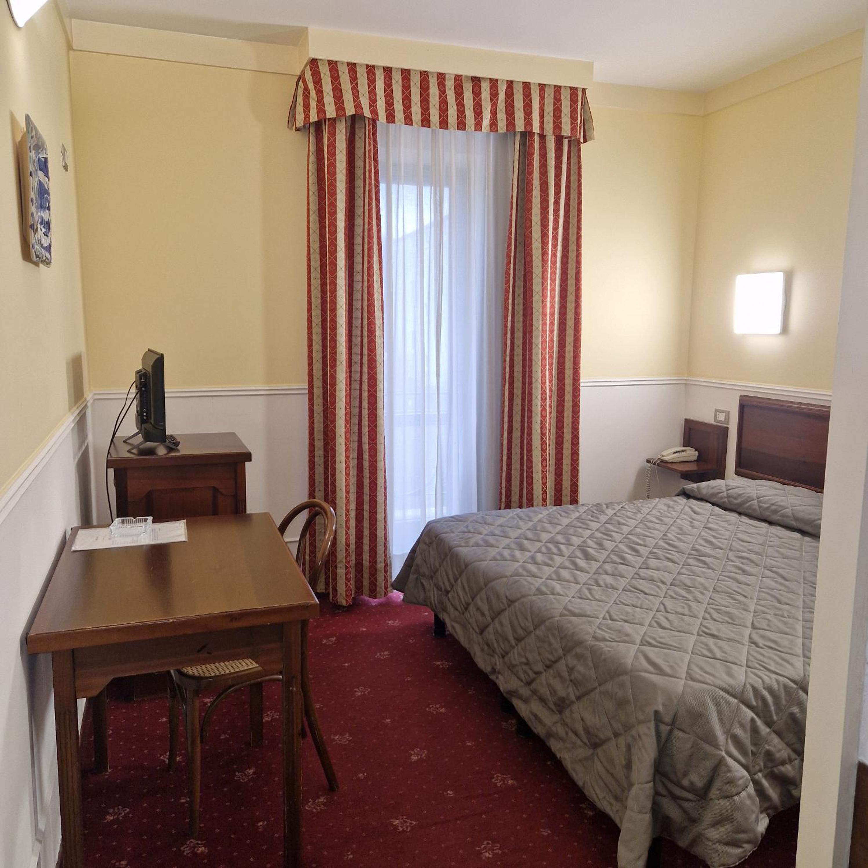 Budget Double Room photo 3