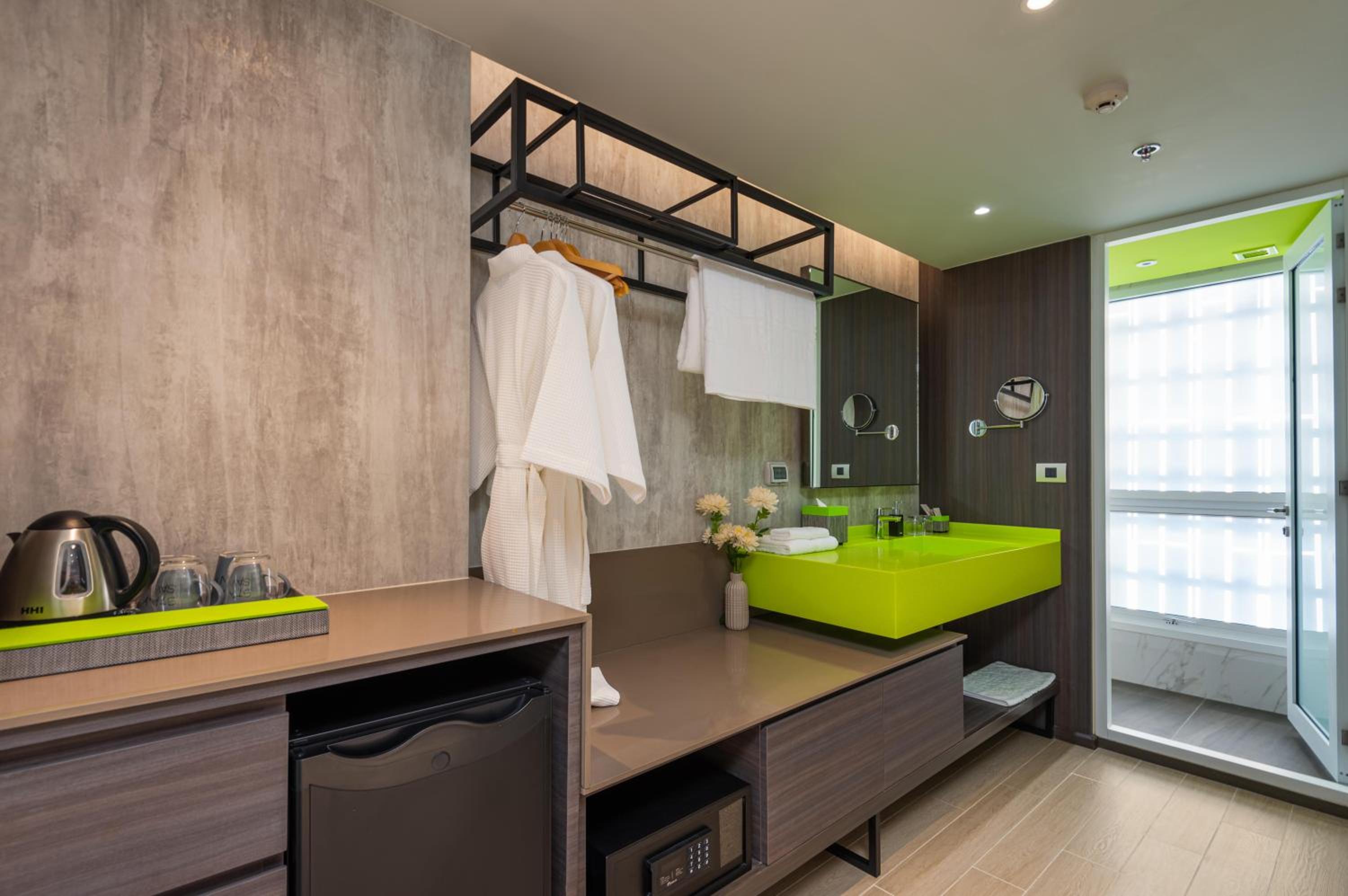 Superior Garden View – King Bed (24 Hours Stay) photo 2