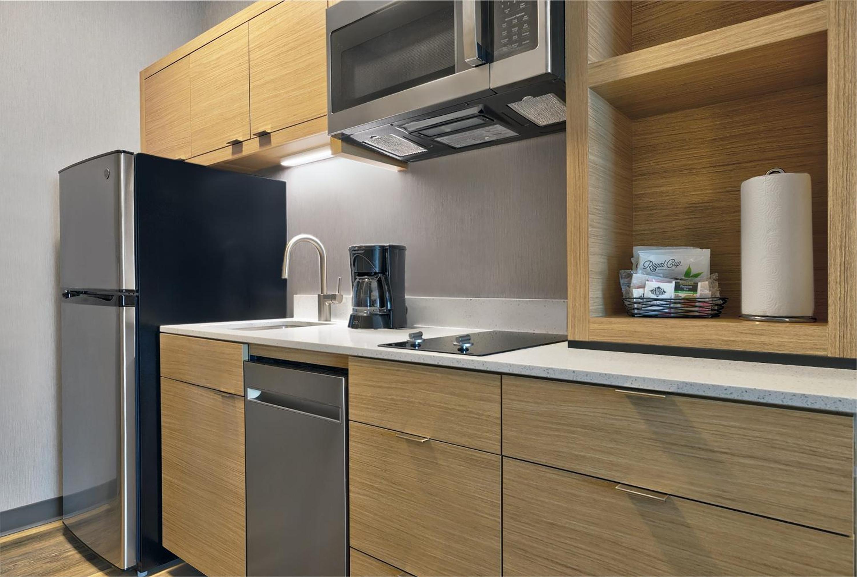 One-Bedroom King Suite with Sofa Bed and Roll-in Shower - Mobility Accessible