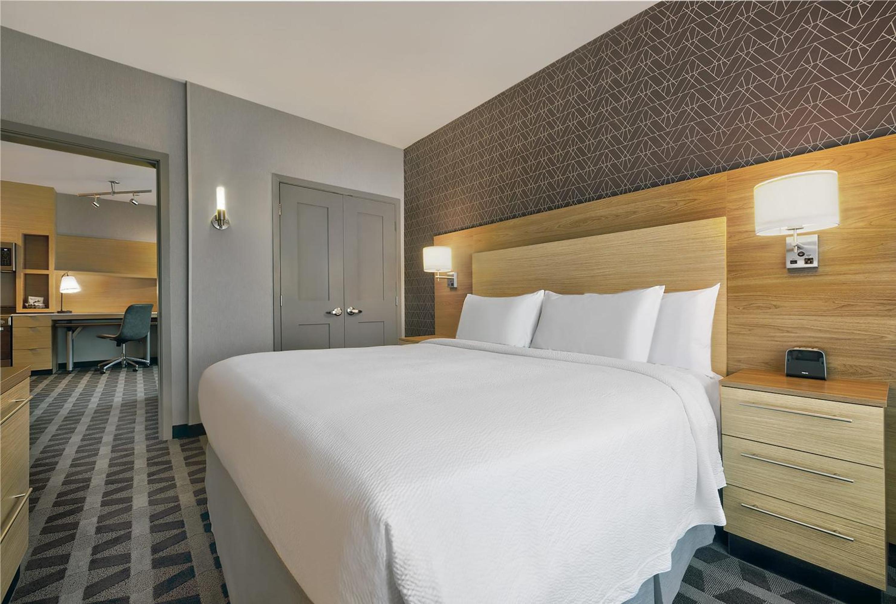 One-Bedroom King Suite with Sofa Bed - Hearing Accessible photo 3