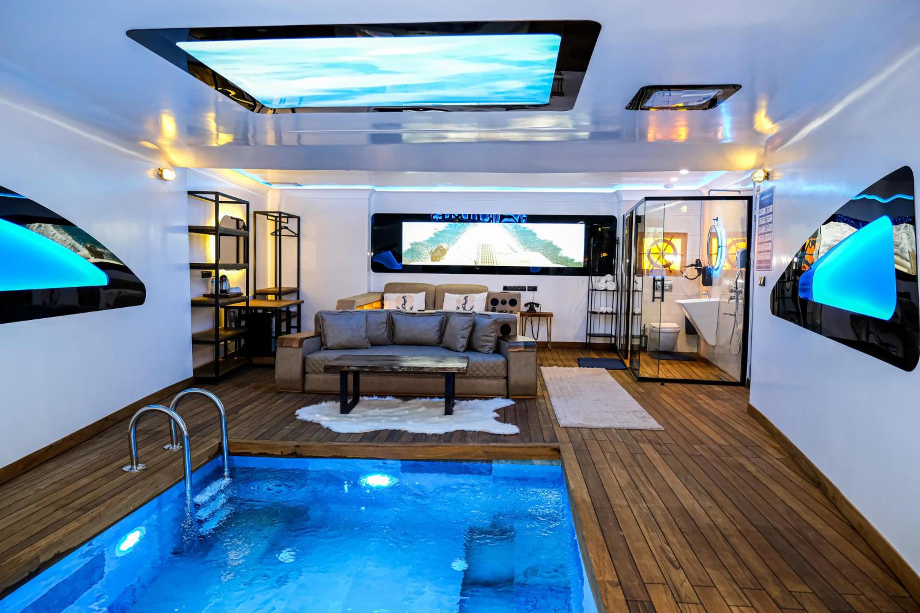 Suite with Private Pool photo 3