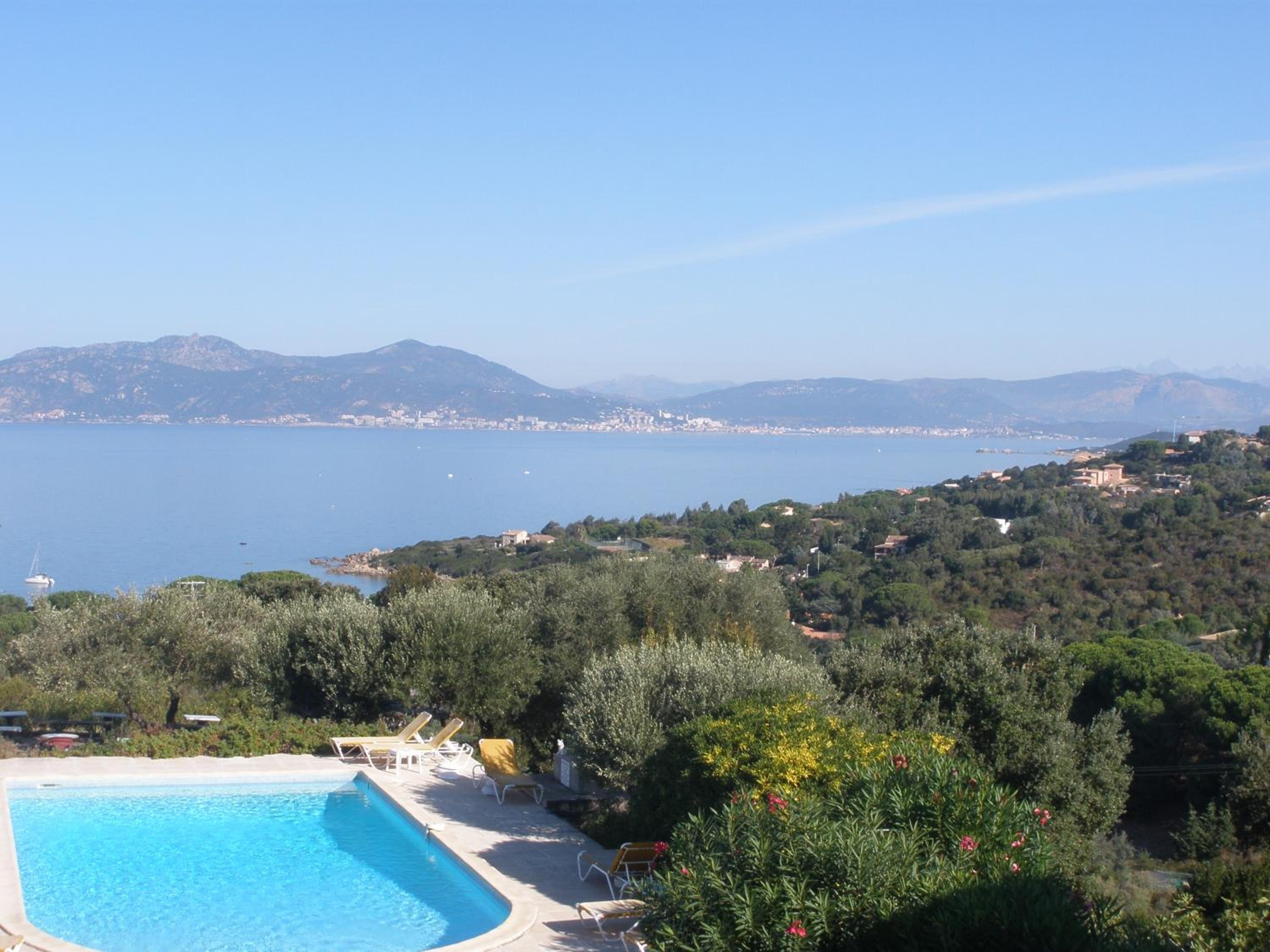 Double or Twin Room with Terrace and Sea View - Photo 5
