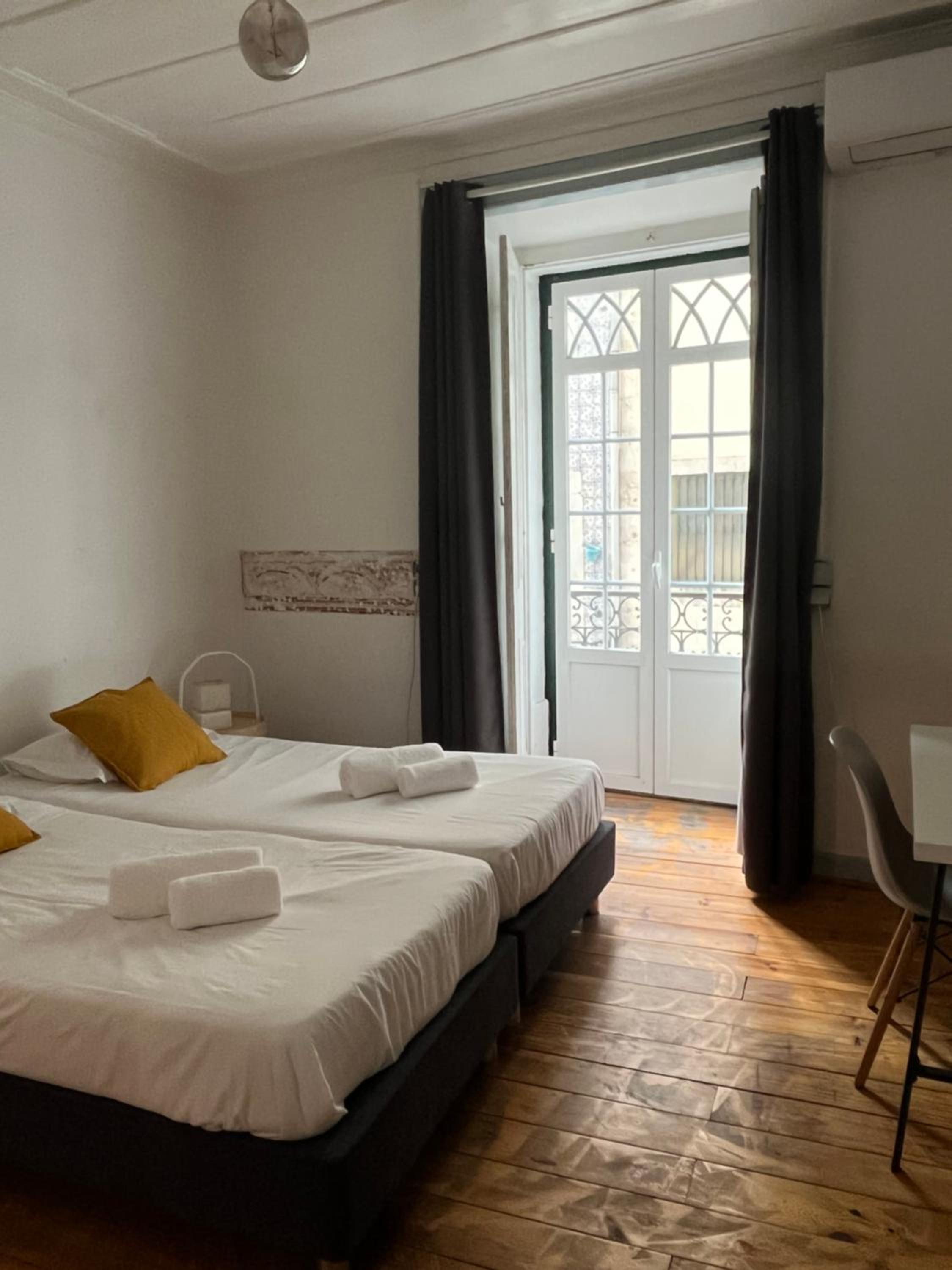 Twin Room with Balcony - Photo 1