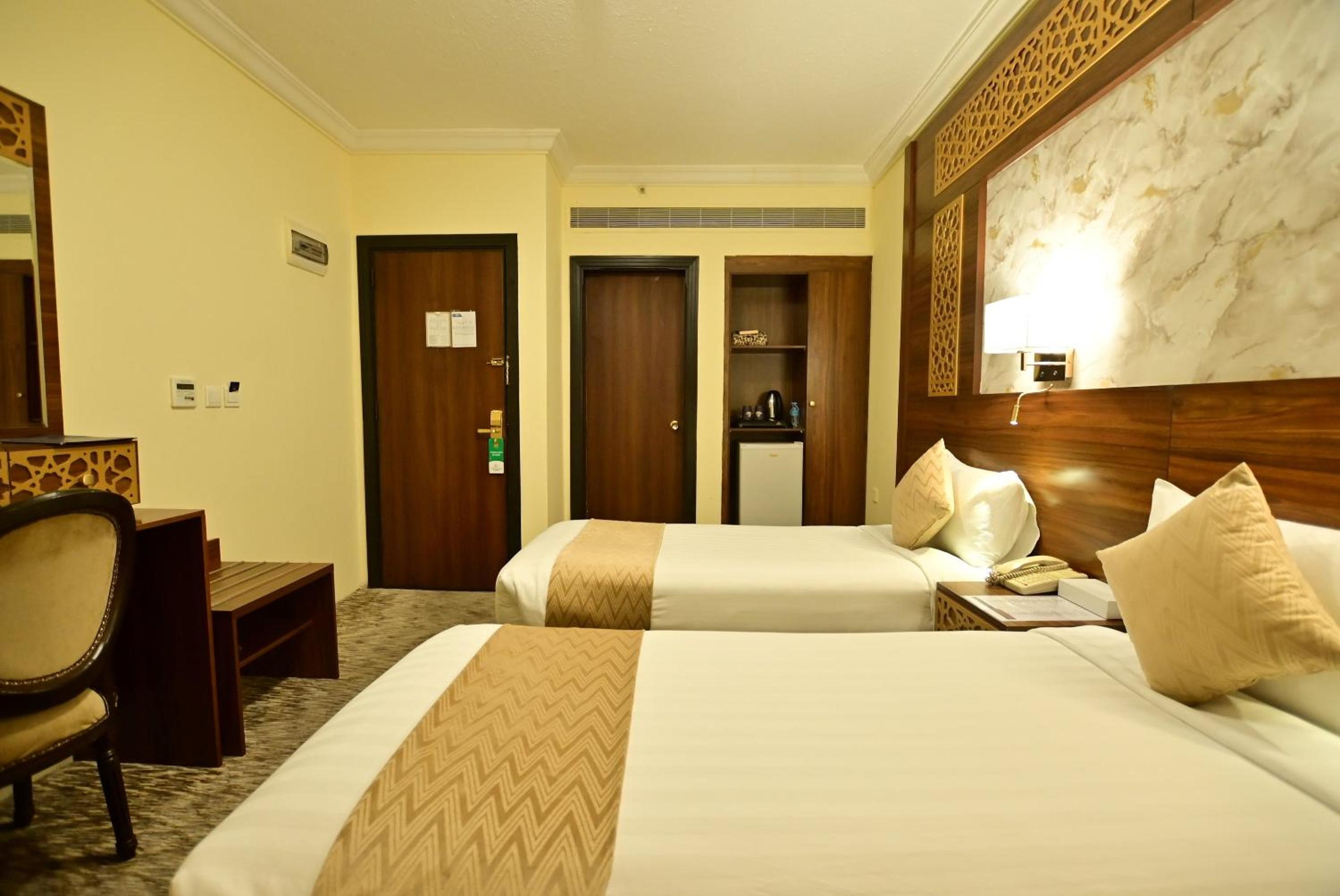 Premium Twin Room photo 2