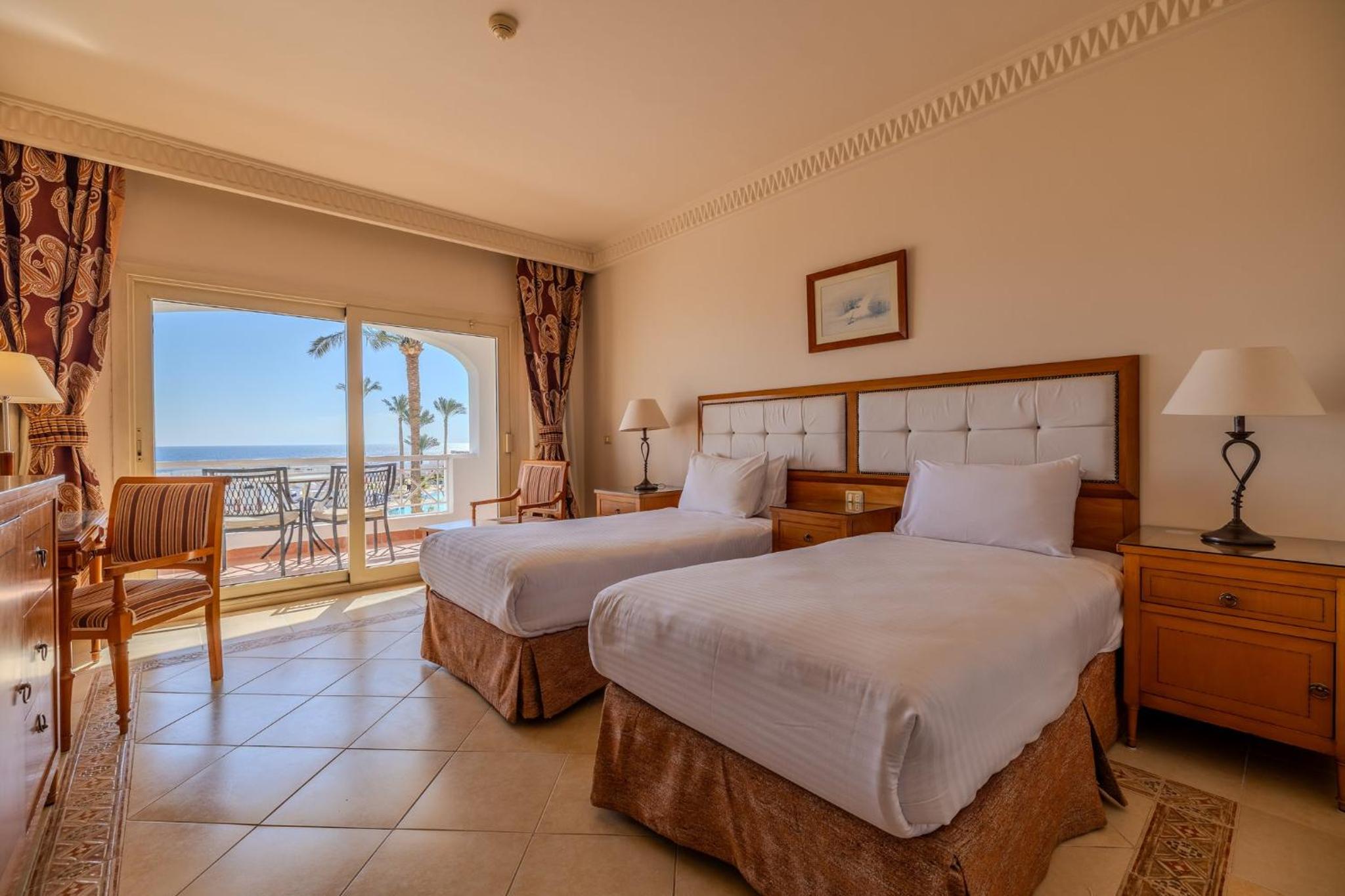Standard Twin Room with Balcony and Sea View