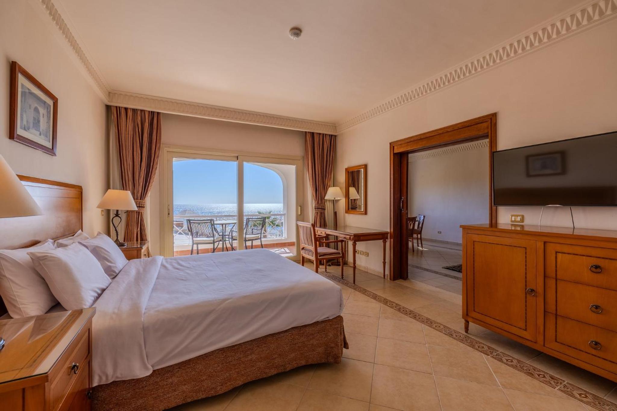 One Bedroom Seaview Suite with Balcony