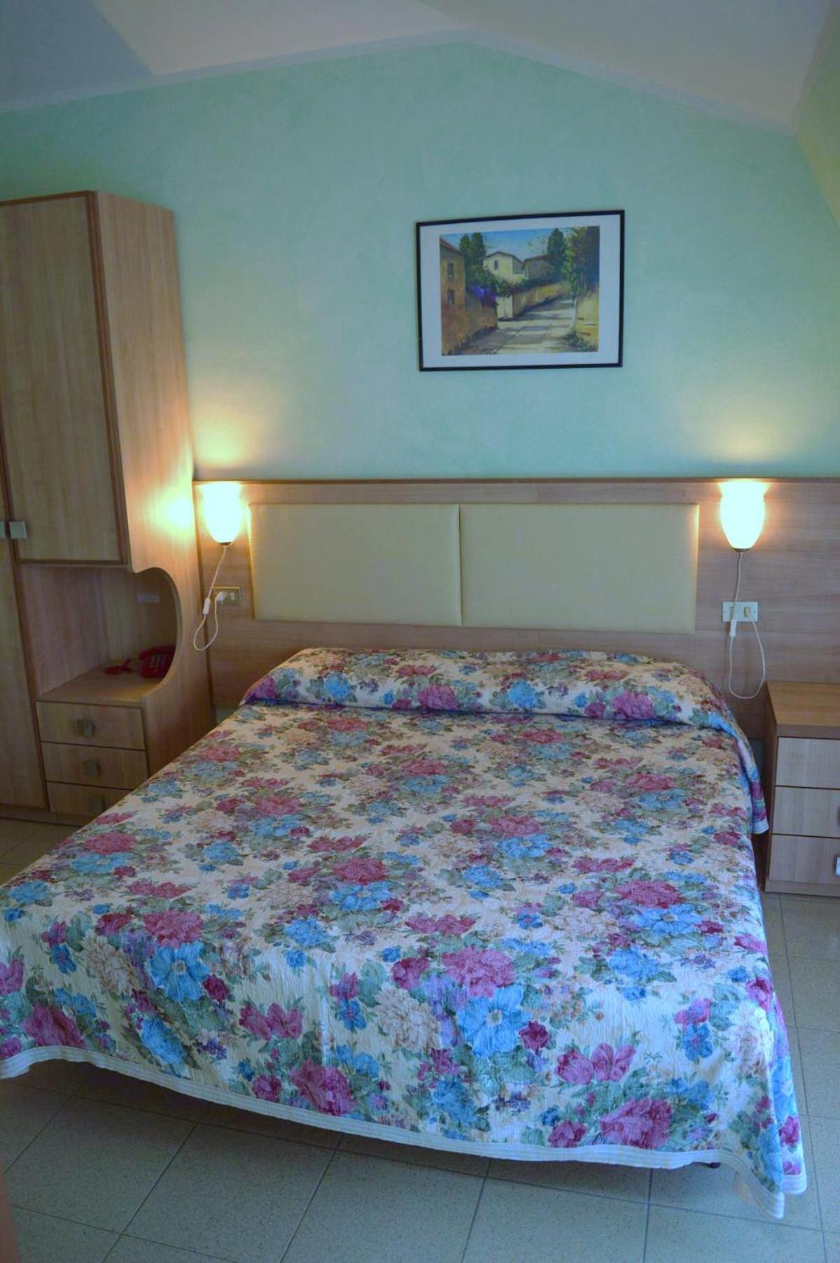 Double or Twin Room - Photo 1