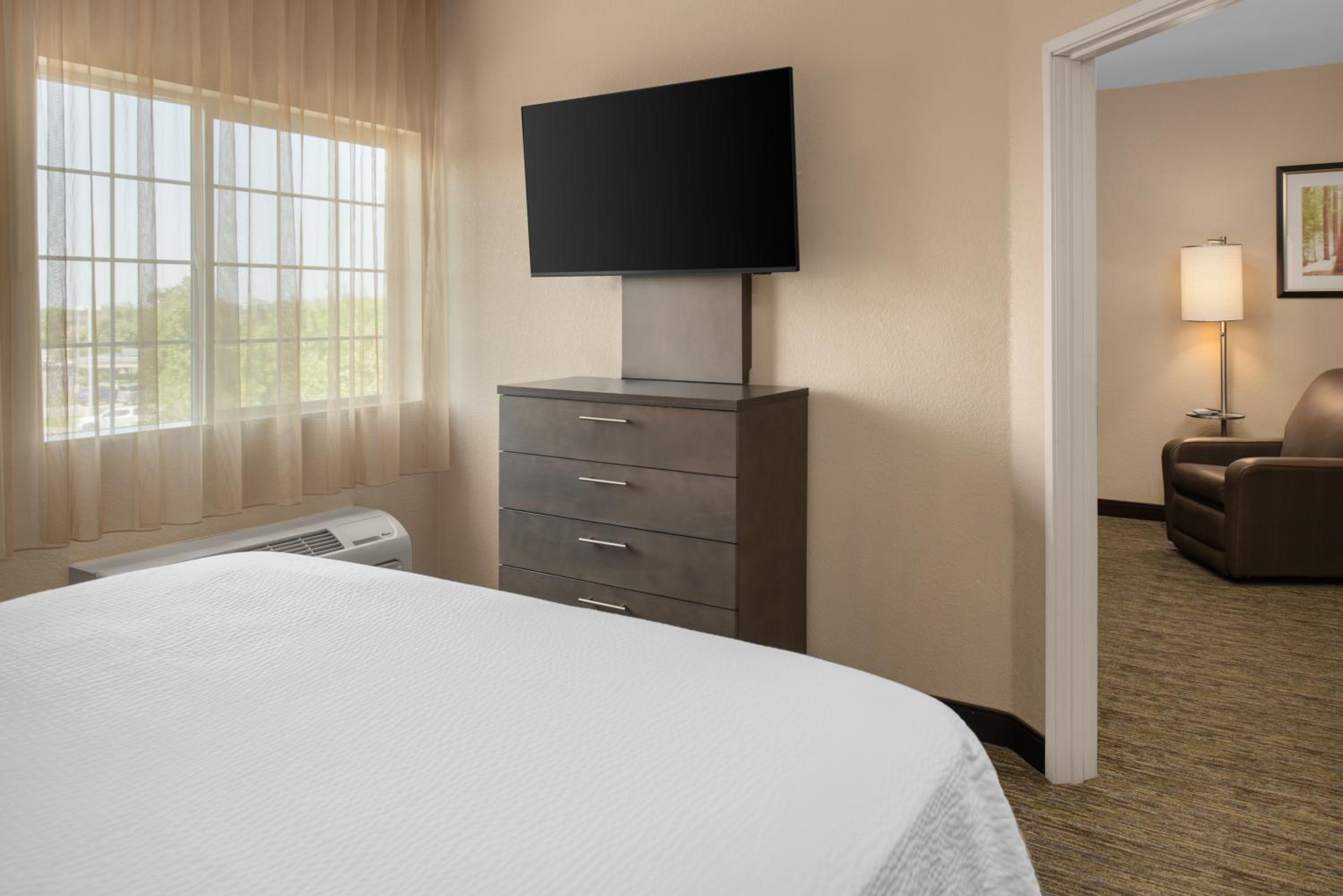 Studio Suite with One Full Bed - Photo 2