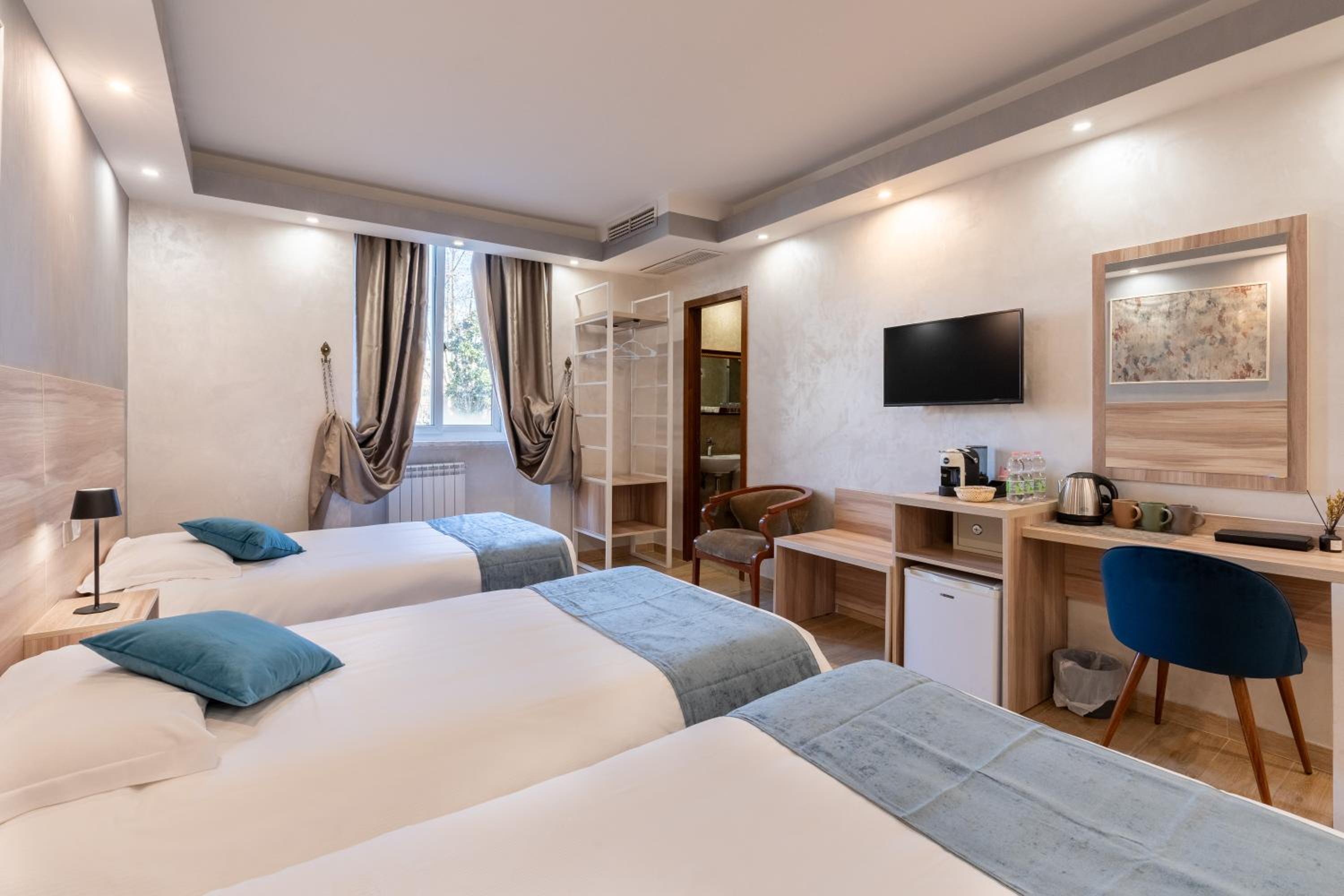 Standard Triple Room photo 3
