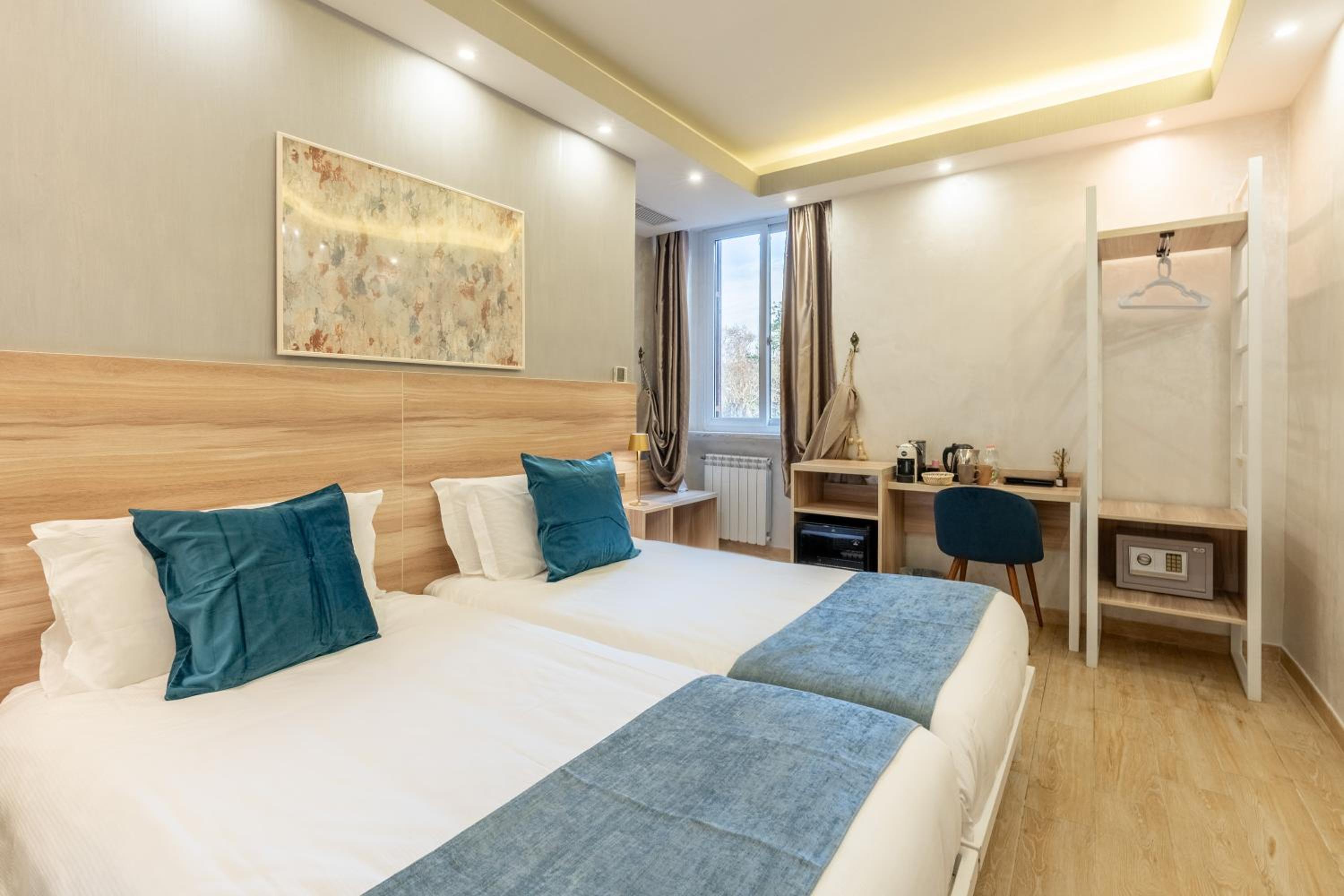 Standard Twin Room photo 2