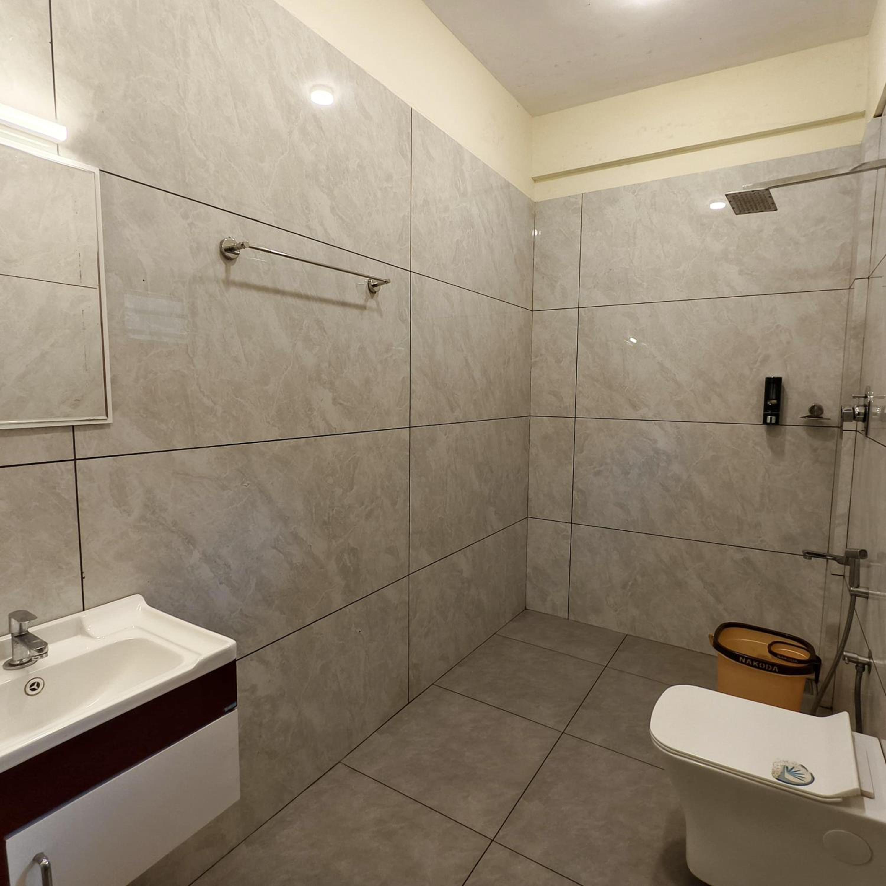 Queen Room photo 2