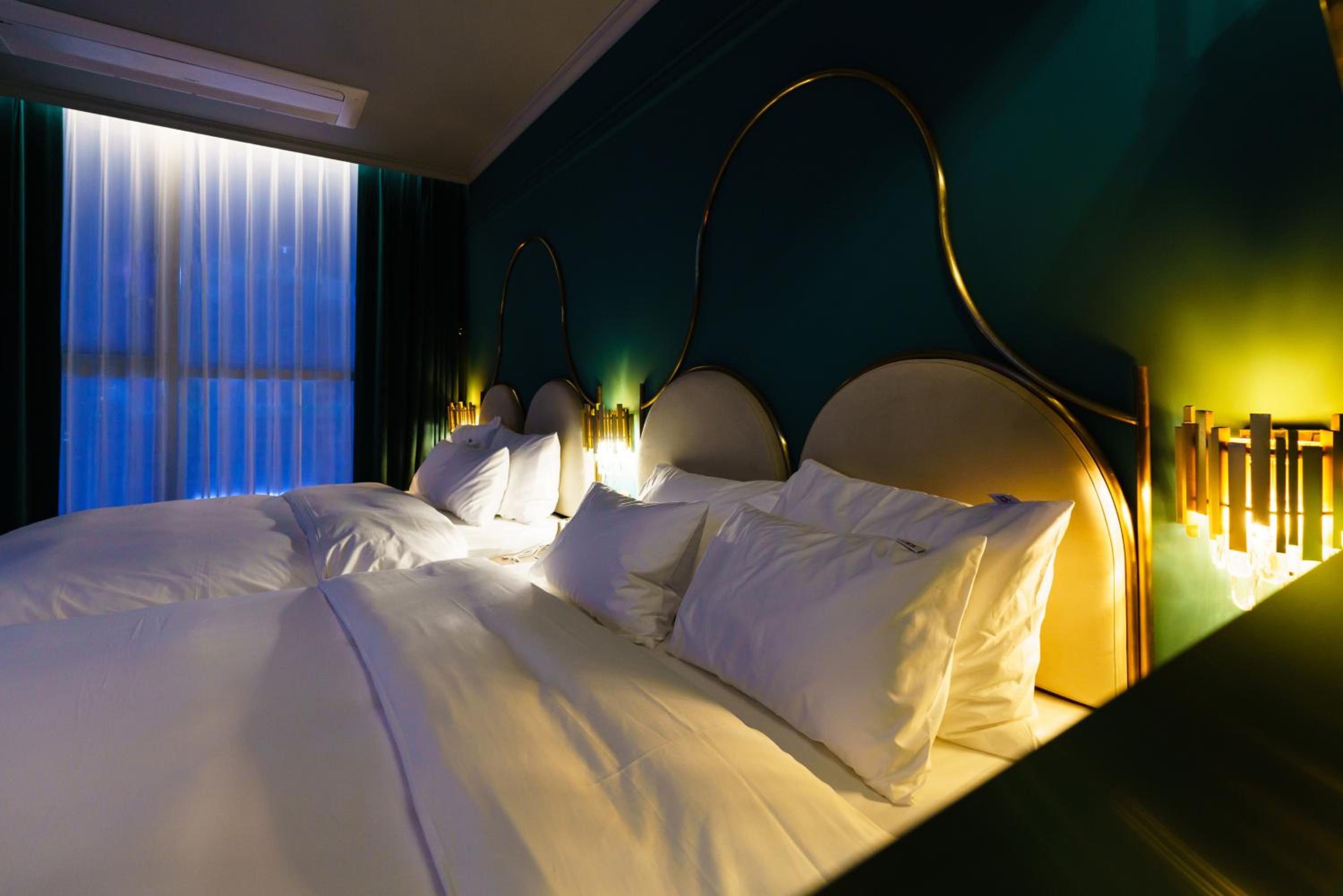 Premium Pretty Party Room - Photo 6