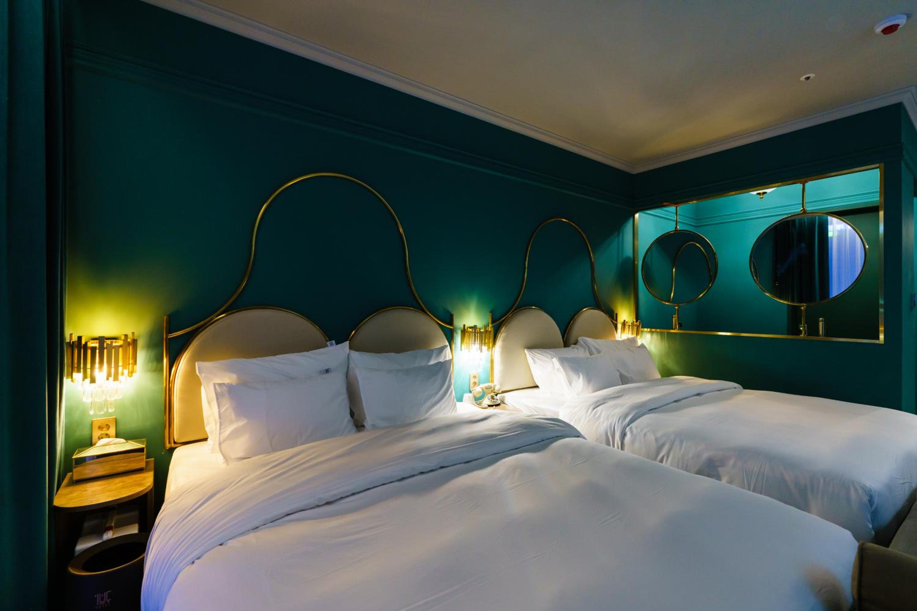 Premium Pretty Party Room - Photo 3