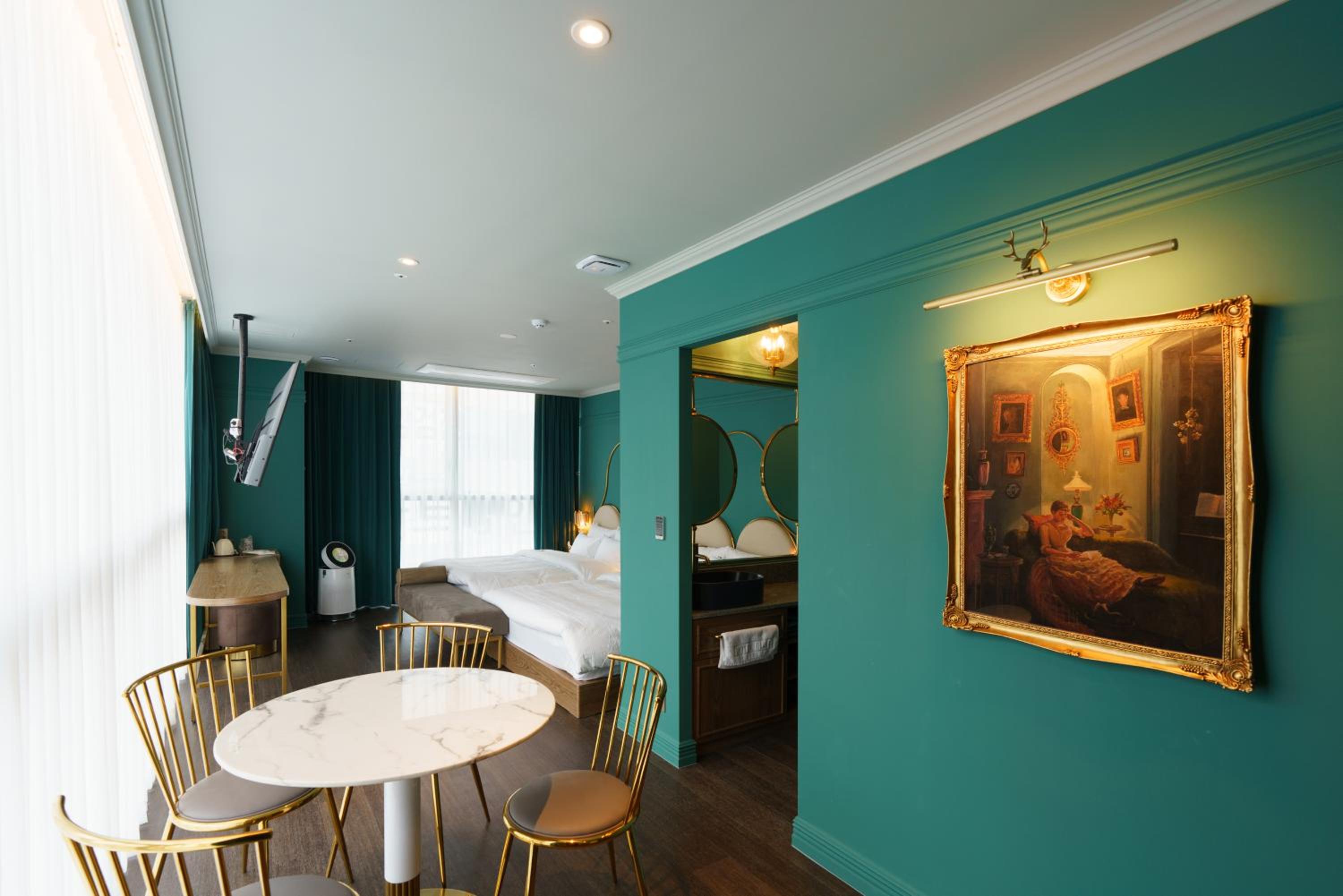 Premium Pretty Party Room - Photo 1