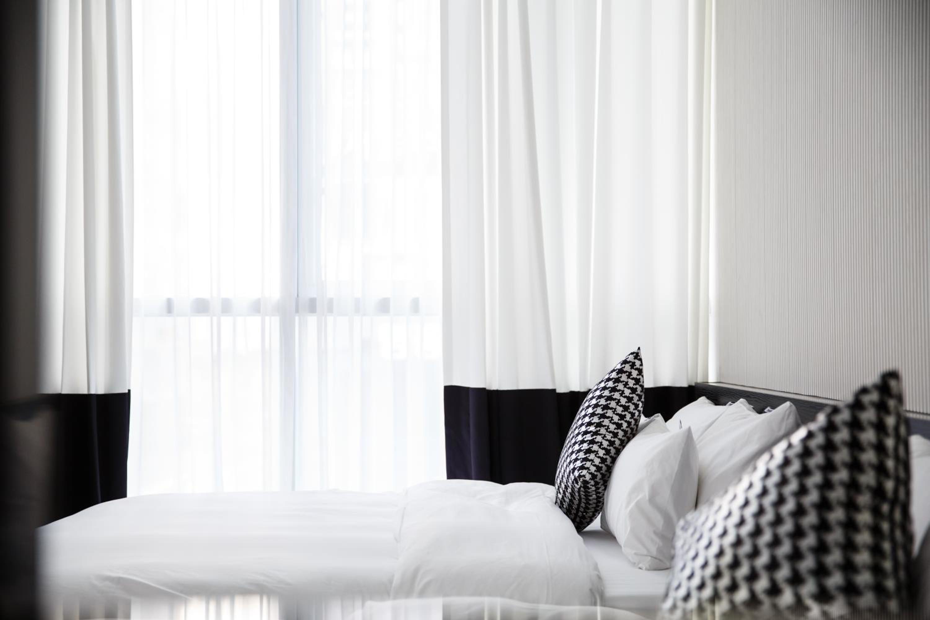 Premium Pretty Party Room - Photo 15