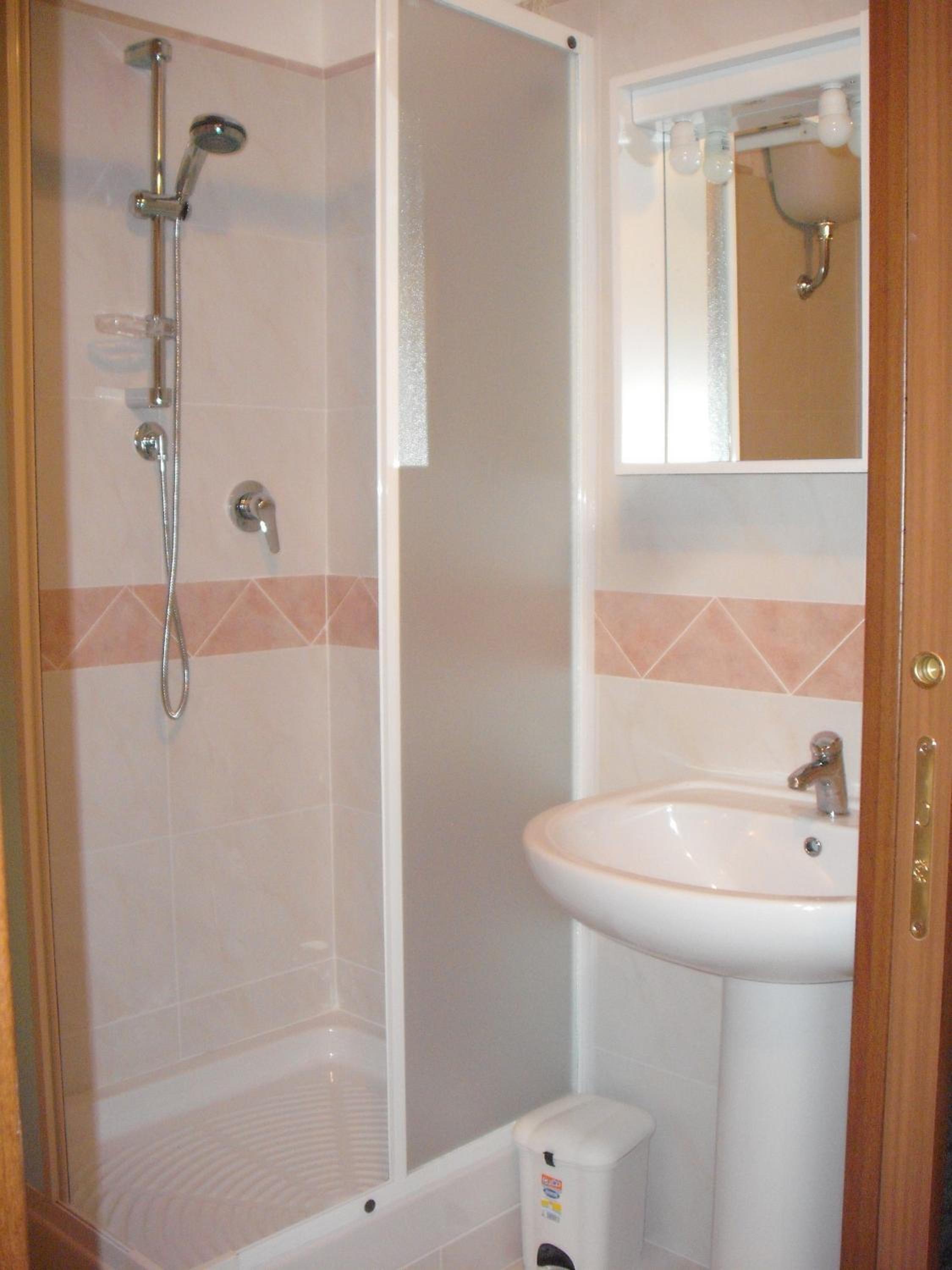 One-Bedroom Apartment - Photo 4