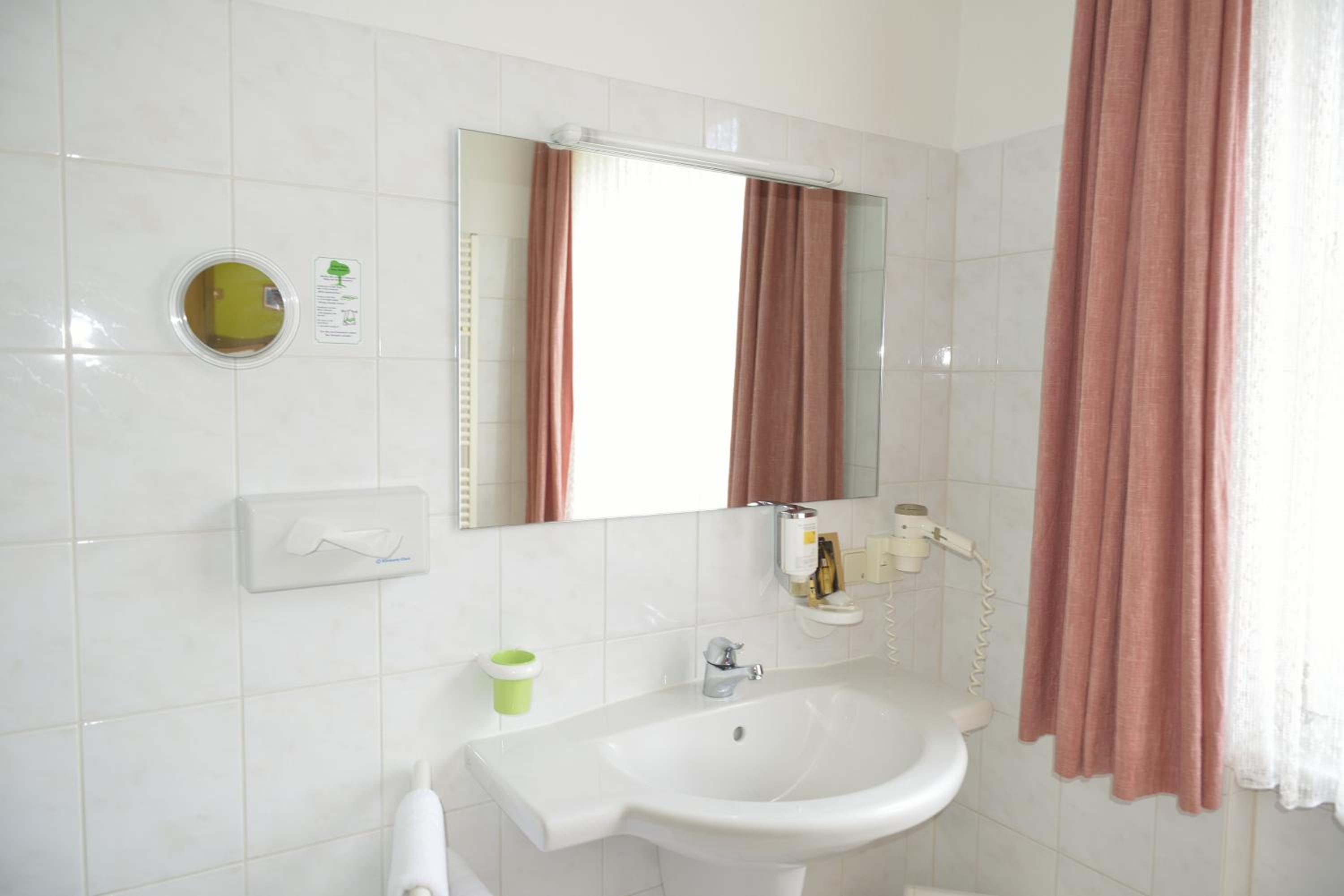 Standard Double Room - Photo 2