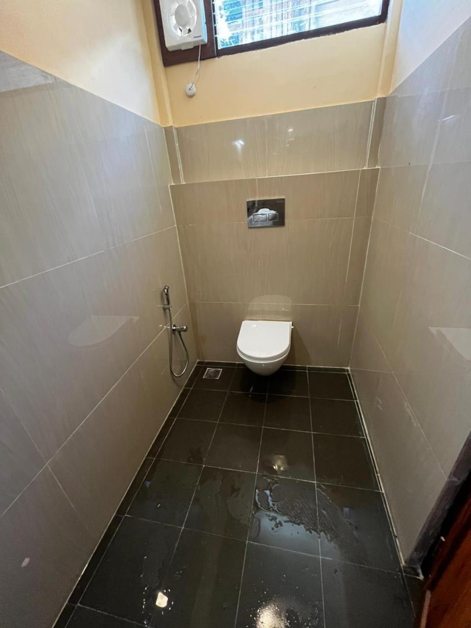 King Suite with Balcony - Photo 9