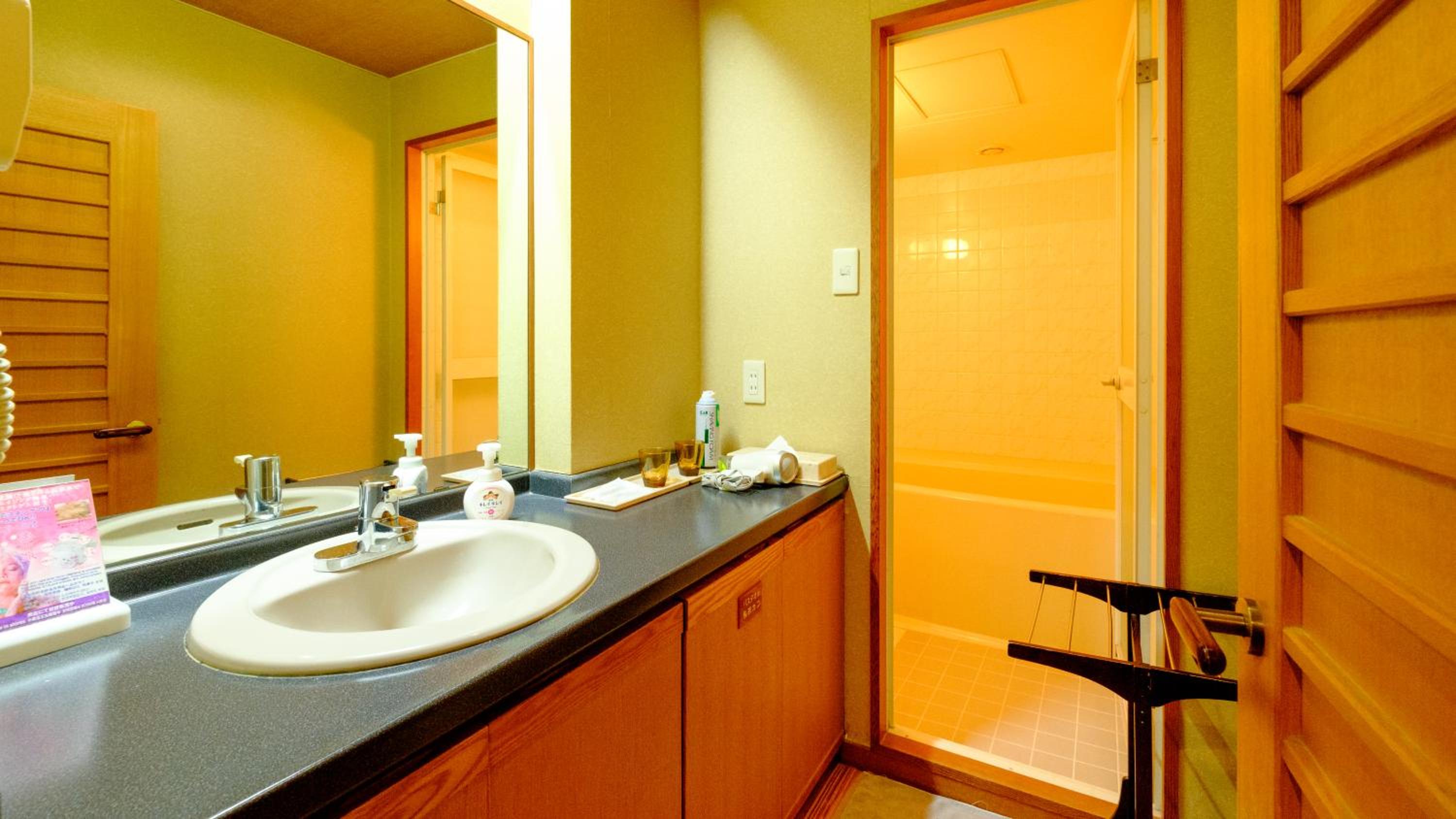 Twin Room with Bath photo 2