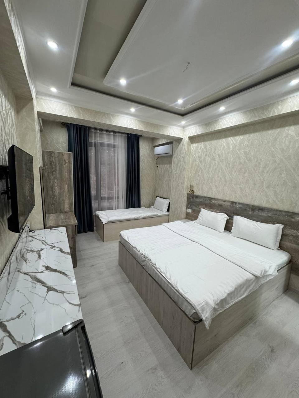 Large Double or Twin Room photo 1