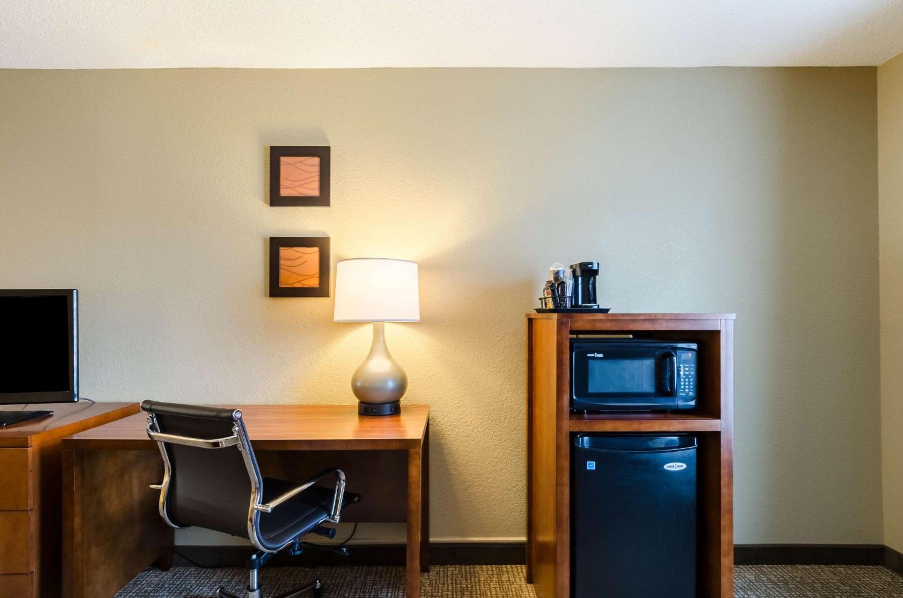 Business King Room - Non-Smoking - Photo 4