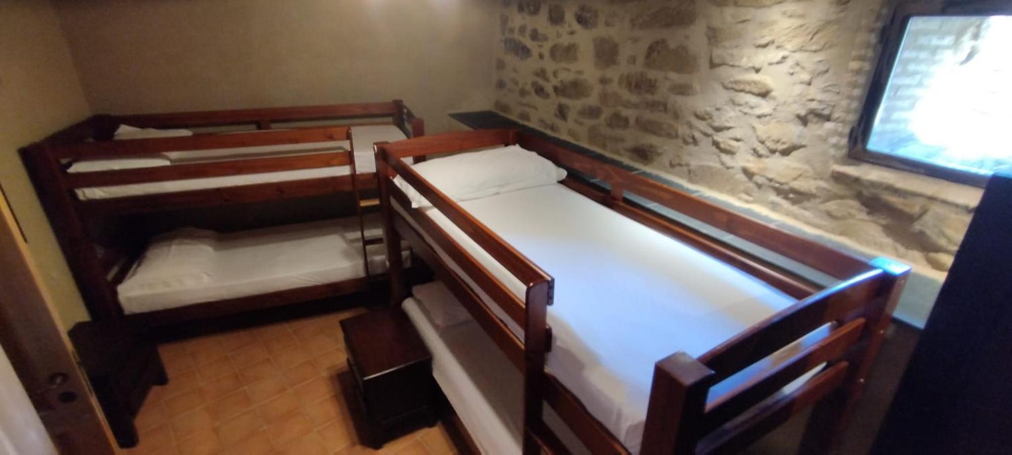 Small Twin Room - Photo 1